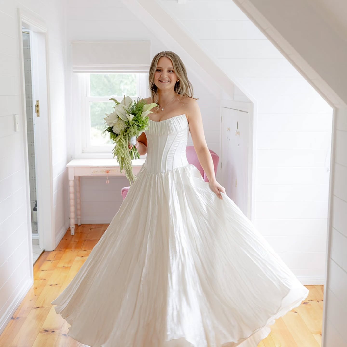 Our beautiful Bride Marija 🤍
.
.
.
#danikabellflorist #bridalbouquet #modernbouquet #weddingflorist #southernhighlandswedding 

Photographer @jackjonesweddings 
Florals @danikabellflorist 
Makeup @stinimakeupandhair 
Hair @emerymakeup