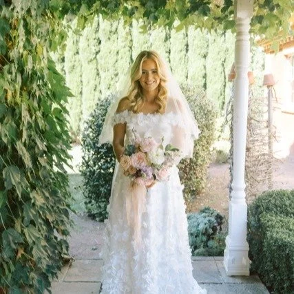 Our beautiful Bride Tara &amp; her man Carlos celebrated their 1st Wedding anniversary over the weekend.. 
Happy anniversary lovers!! 
A beautiful wedding to be part of &amp; a very lovely colour palette.. 
.
.
.
#danikabellflorist #happyanniversary 