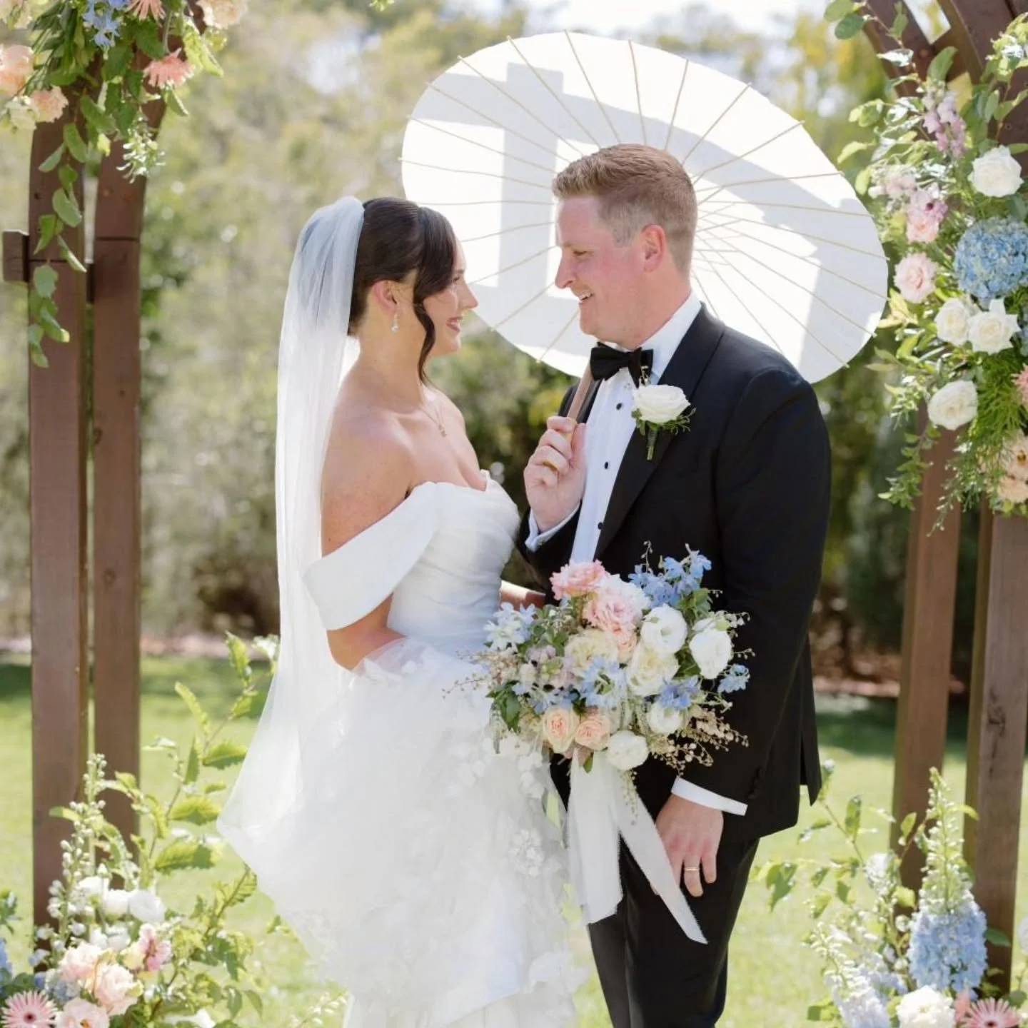 Ceremony moments from Anna + Sam's beautiful day @growwild.weddings 
Captured perfectly @by.hiddenleaf 
.
.
.
#summerwedding #weddingflowers #danikabellflorist #southernhighlandswedding #weddingceremony 

Venue @growwild.weddings 
Florals @danikabell