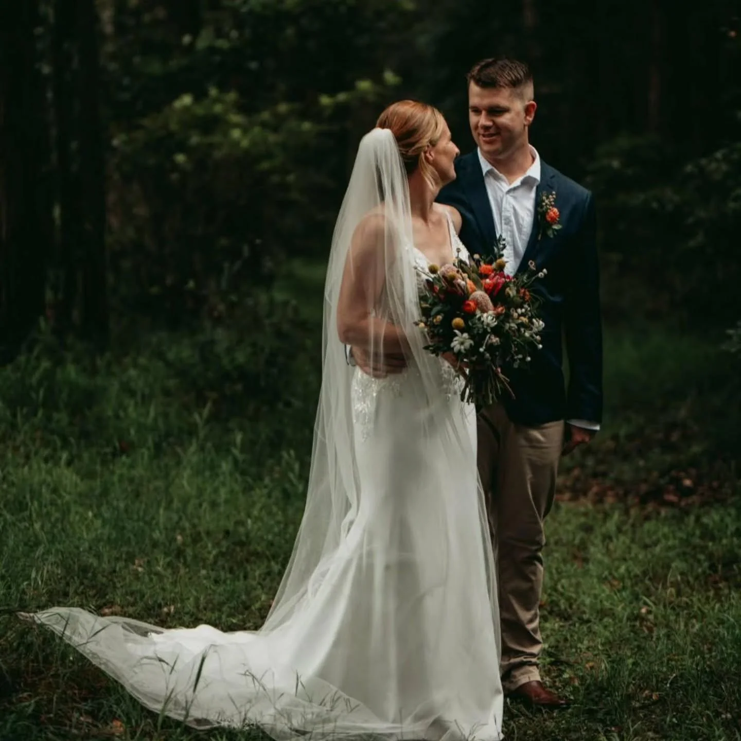 Bianca + Ben ❤️❤️ 
I haven't posted any native weddings for quite a while so here is Bianca with her Australian native bouquet. 
.
.
.
#danikabellflorist #nativebouquet #weddingflowers #weddingflorist #wollondillyflorist 

Venue @thebarnstormhill 
Fl