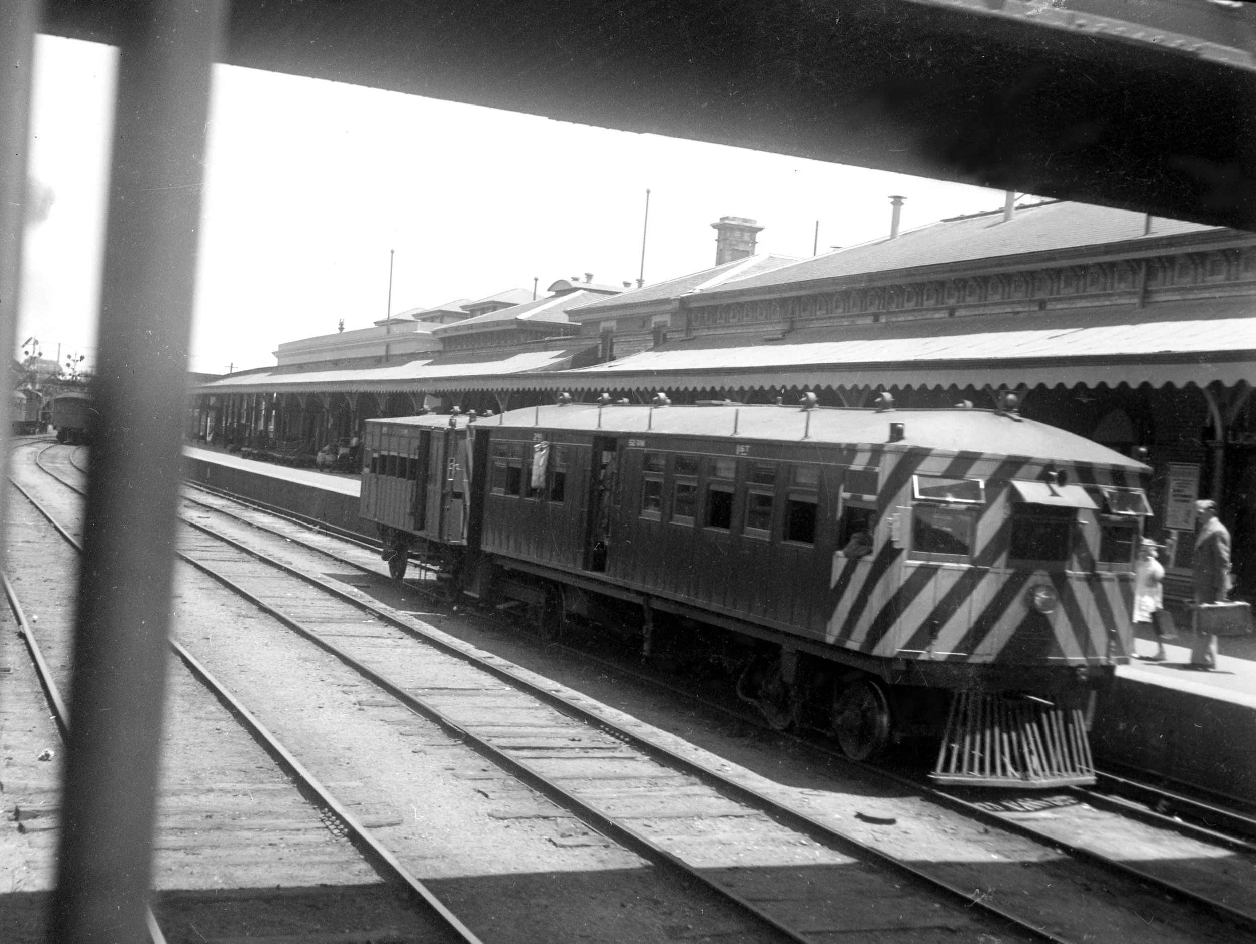 52RM on Down Cohuna passenger at Bendigo - 29 Dec 1951 - RB McMillan - PN26372.jpg