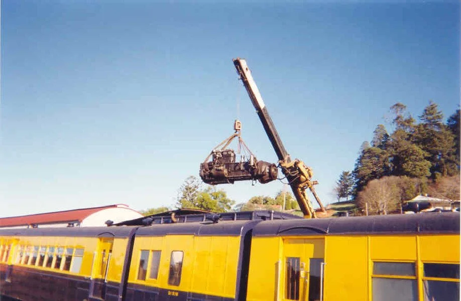 Removing 91s No 2 engine for overhaul 2000.jpg