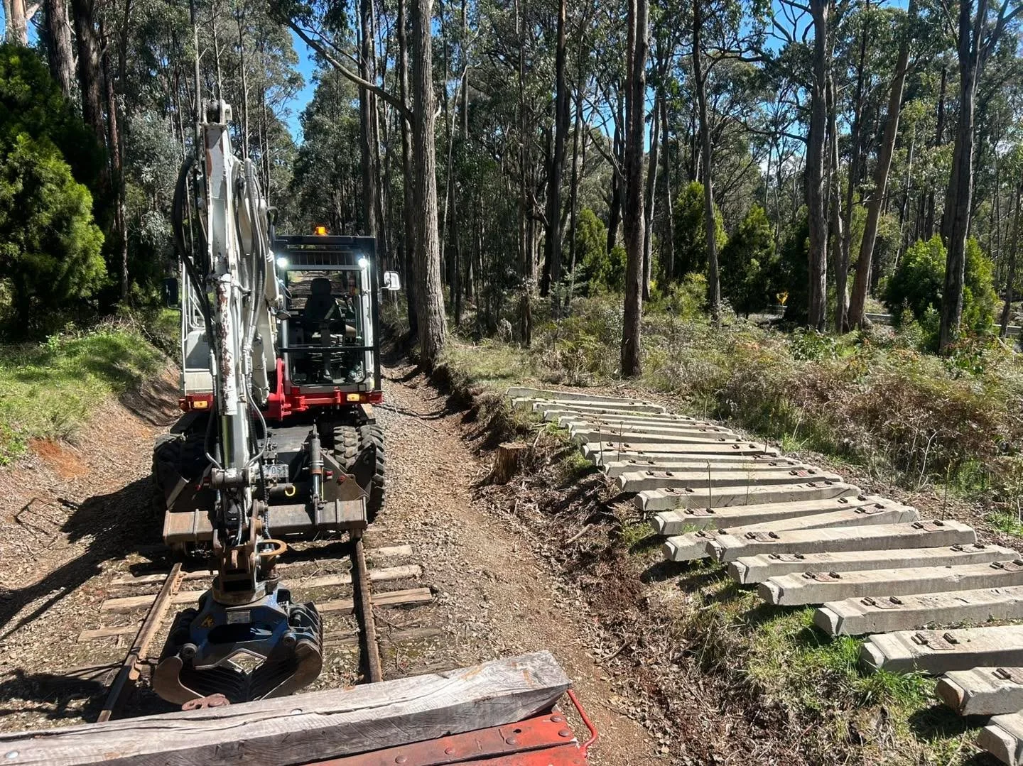 Our rail replacement project has entered a new phase this week, with materials being delivered to our first location near Dolphins Rd. Sleepers and rail have been dropped off throughout the week via a series of plant trains.

A friendly reminder: Ple