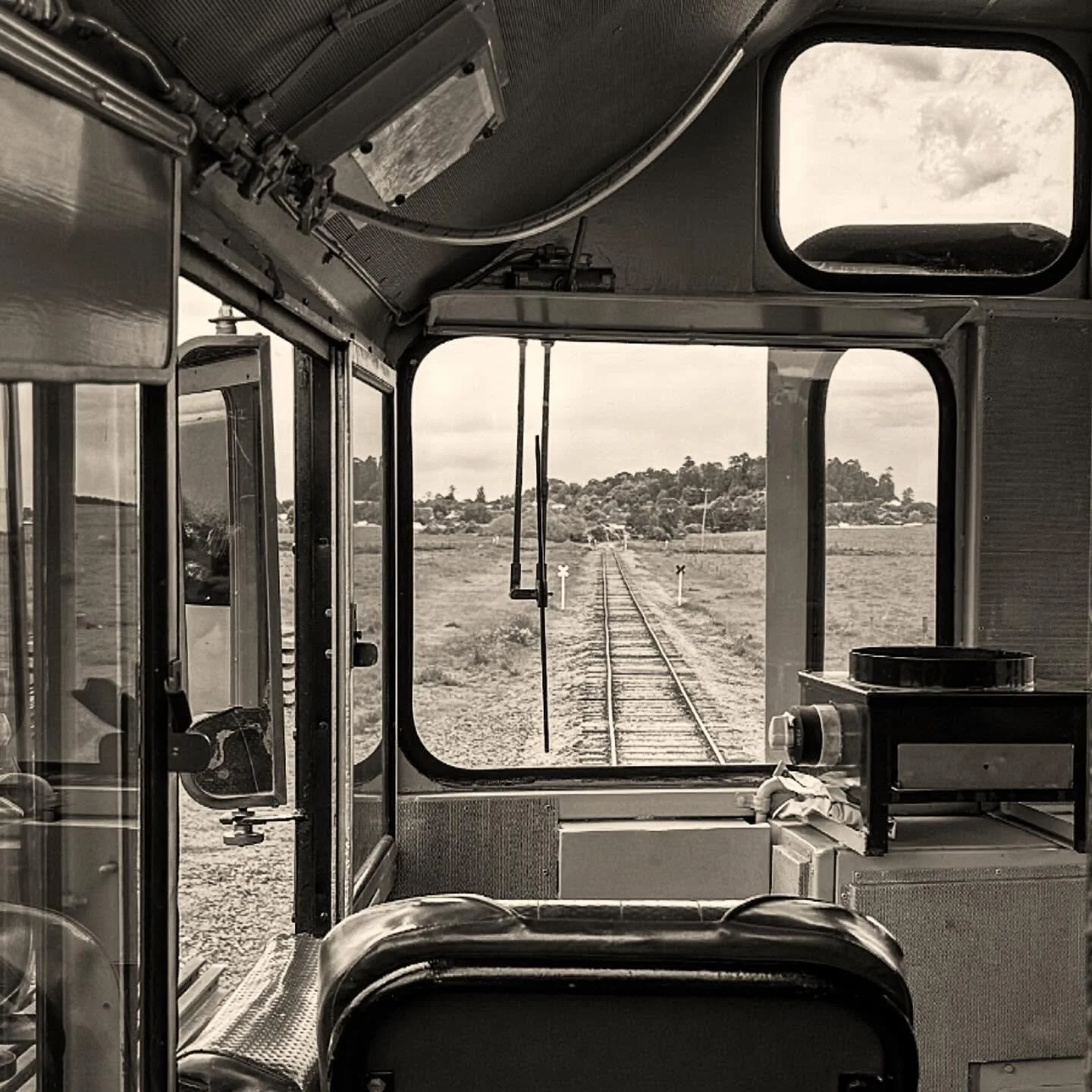 2025 or 1975?  The Daylesford straight, spanning about one mile, will remain a time capsule with timber sleepers, 60D rail, and gravel ballast. As the only surviving broad-gauge branch line segment in Victoria with its original permanent way infrastr