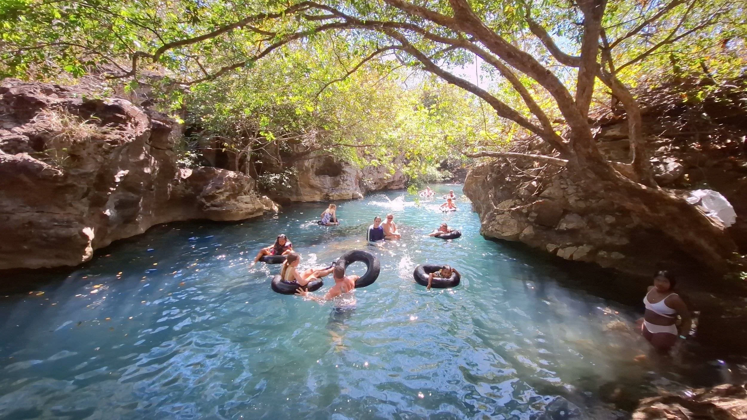 lazy-river-tubing-posa-los-coyotes-guanacaste-costa-rica_compressed (1).webp