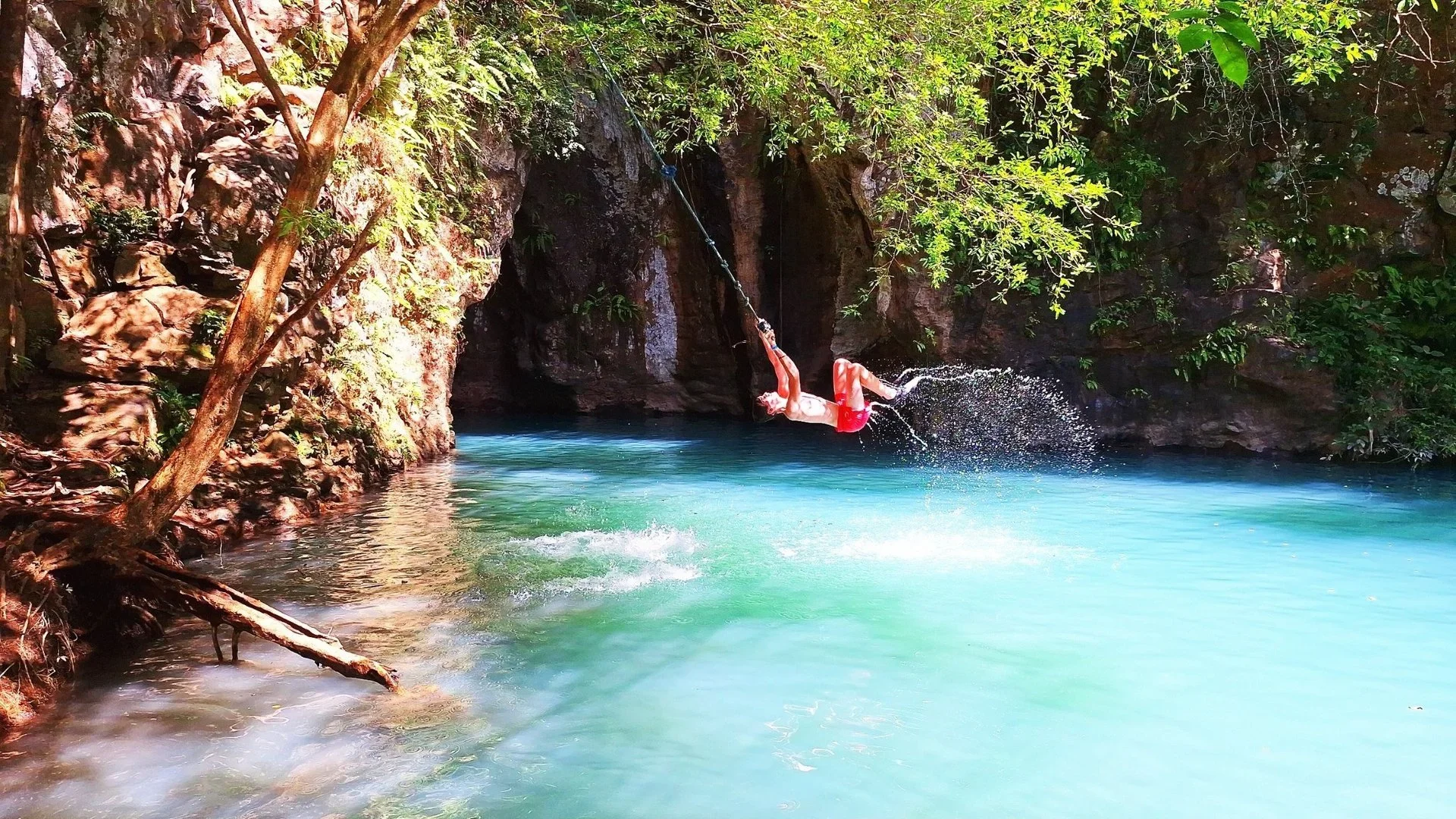posa-coyotes-liberia-costa-rica-cliff-jump-tour (1).webp