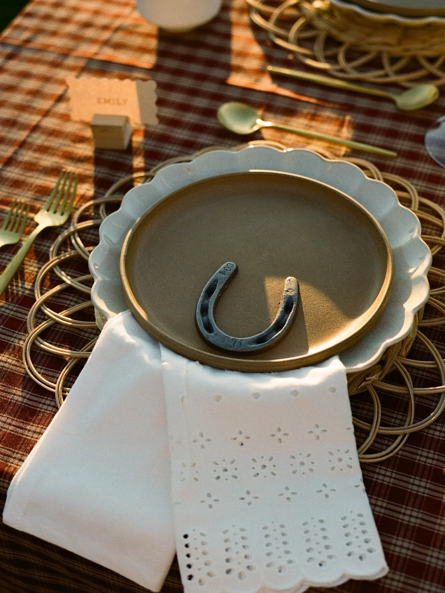 We&rsquo;re saddled up and ready for 2026 weddings &amp; events! ✨🤠🐴 

Design &amp; Styling: @siftedandsugaredstudio
Venue: @ranchoguejitoweddings
Photographer: @asantaephotography
Content Creator: @lovenotemedia
Furniture Rentals: @wonder.eventren