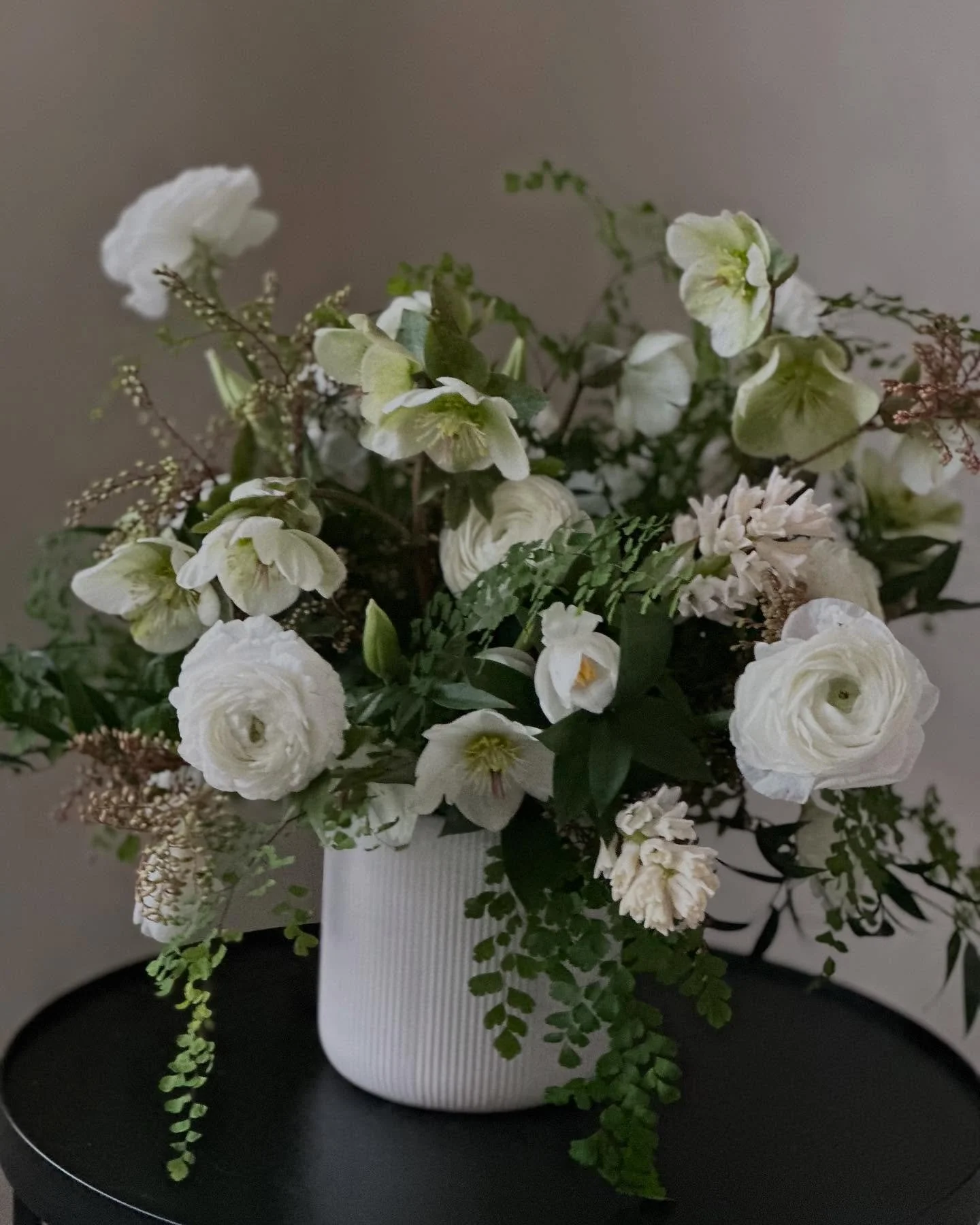 Welcoming the early sign of spring in PNW 🌷. Features delicate beauty of Hellebores, Hyacinths, Tulips, Ranunculus - a perfect reminder that brighter days are on the way ☀️ 

#pdxflorist #floraldesigners #springflowers #flowerarrangement