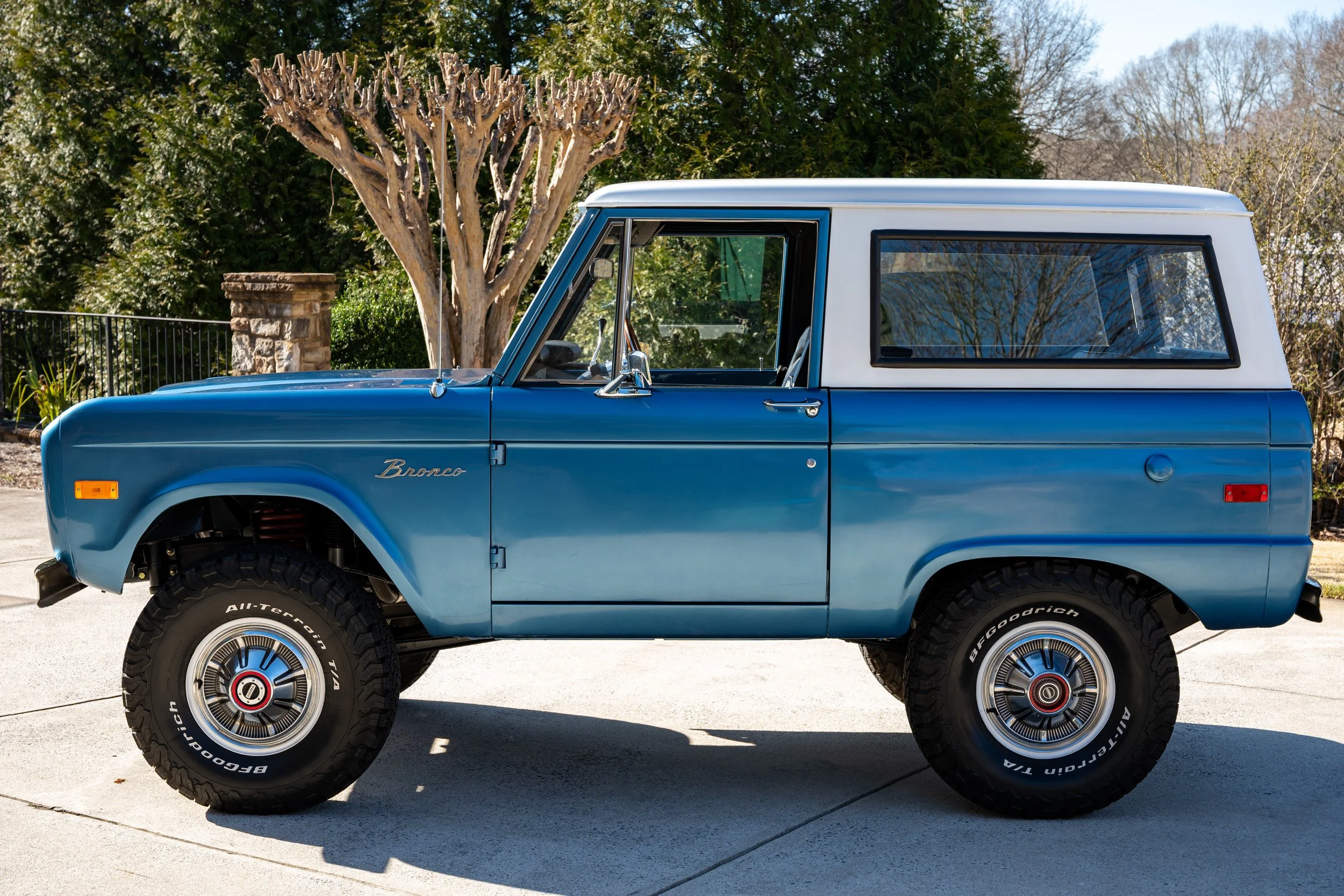 008 - exterior_1974 Ford Bronco.jpg