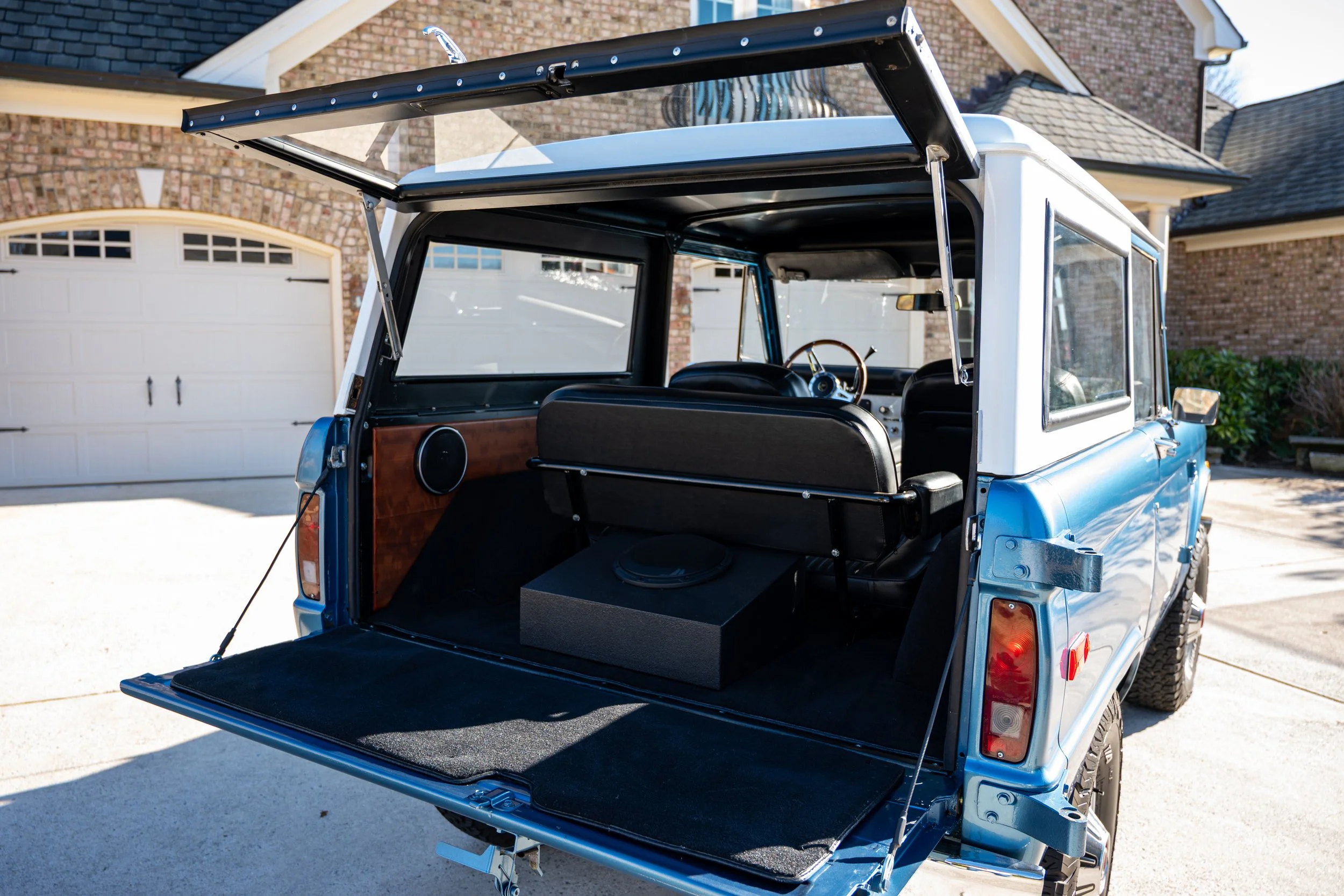 010 - exterior_1974 Ford Bronco.jpg