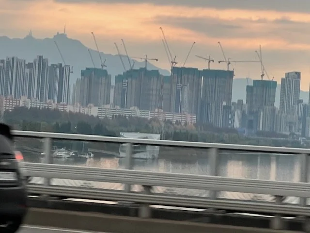 Crossing the Han River