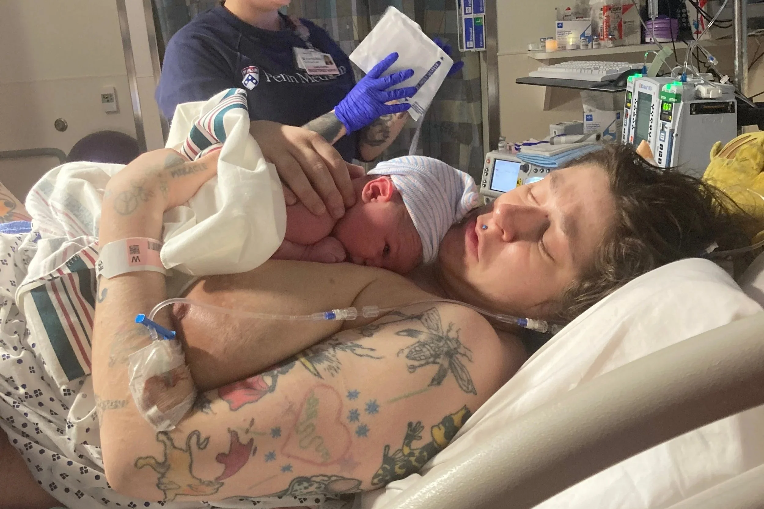 Doula client and newborn baby skin to skin