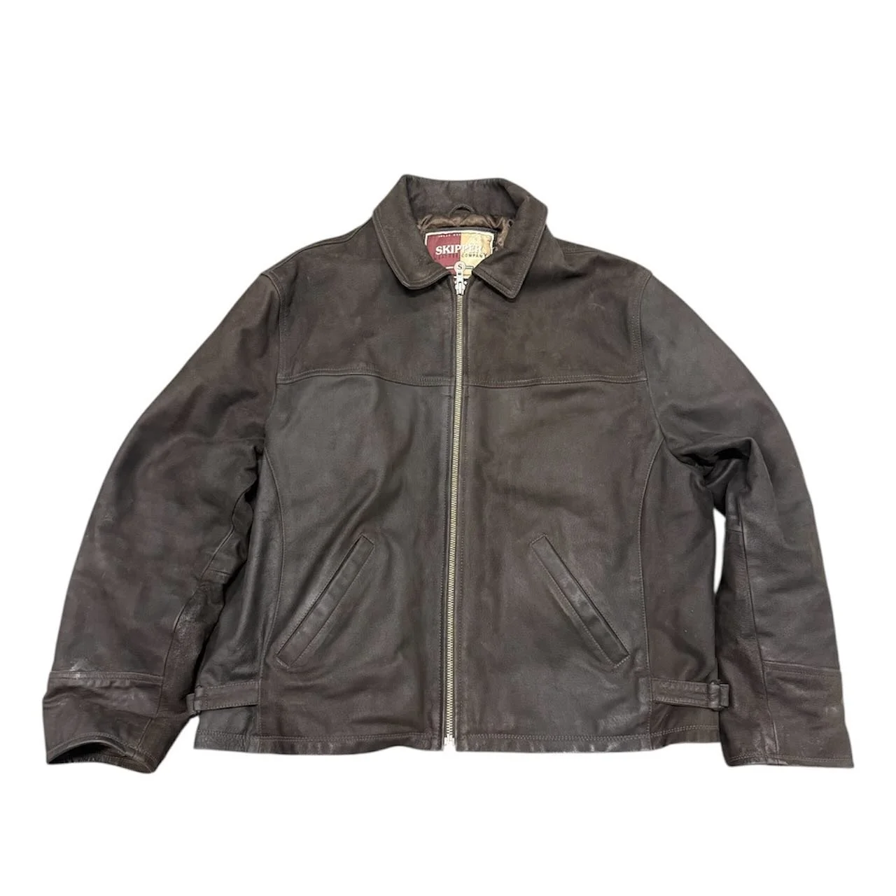 Vintage Men&rsquo;s Skippy Genuine Leather Jacket &bull; available at www.Whereangelsthrift.com 

SkipperLeatherCompany #HeritageStyle #90sFashion #Y2KStyle #OldMoneyAesthetic #MinimalStyle #VintageFind #ThriftedStyle #SustainableFashion #whereangels