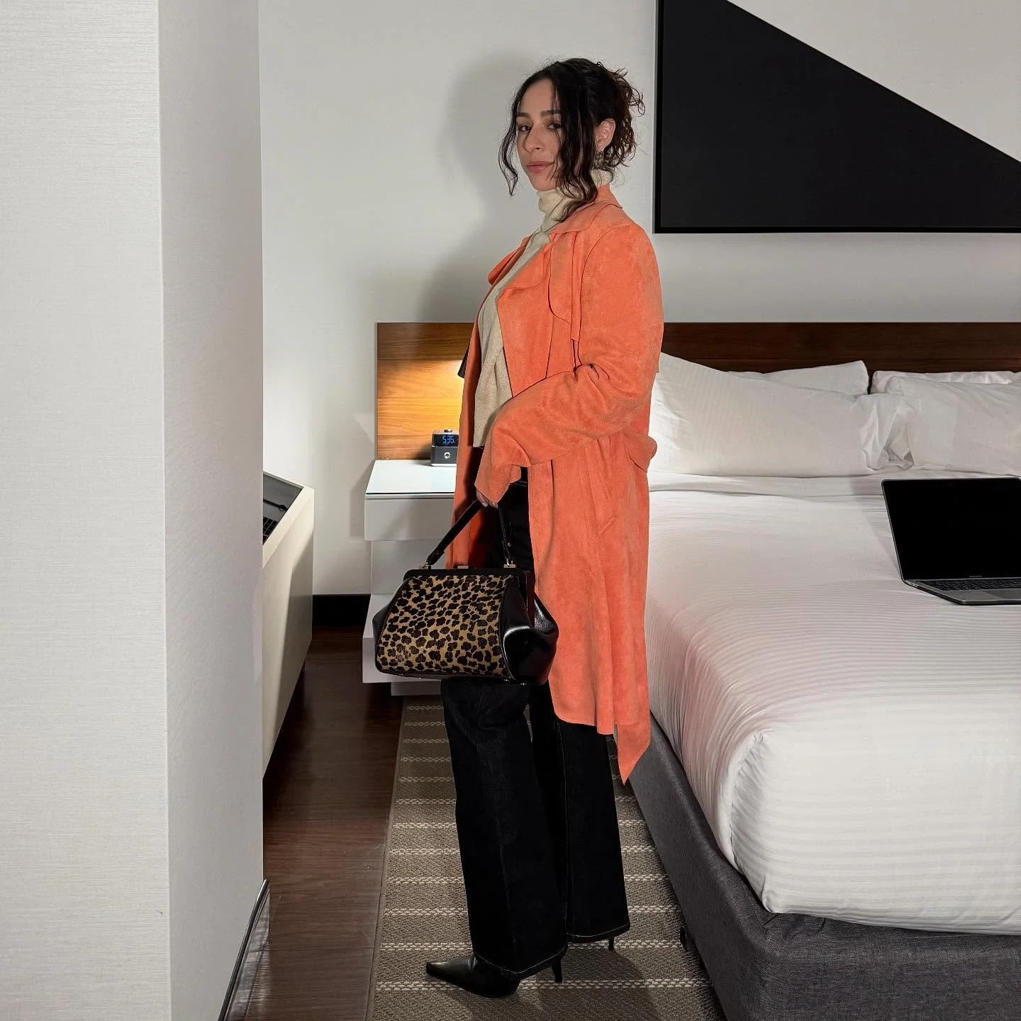 A statement piece that roars with timeless style and mid-century sophistication ✨ available on website 

#thrift #thrifting #thriftshop #thriftmurah #vintage #preloved #thriftstorefinds #thrifted #secondbranded #secondhand #fashion #thriftedfashion #