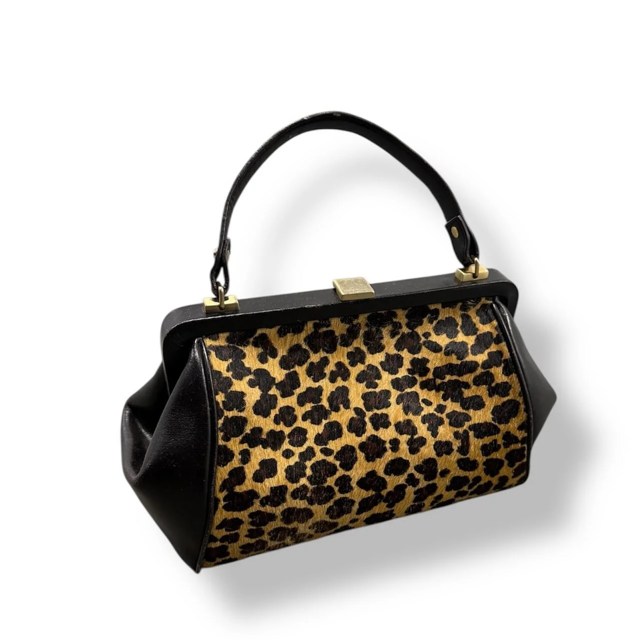 Available now on the website 💋🔒