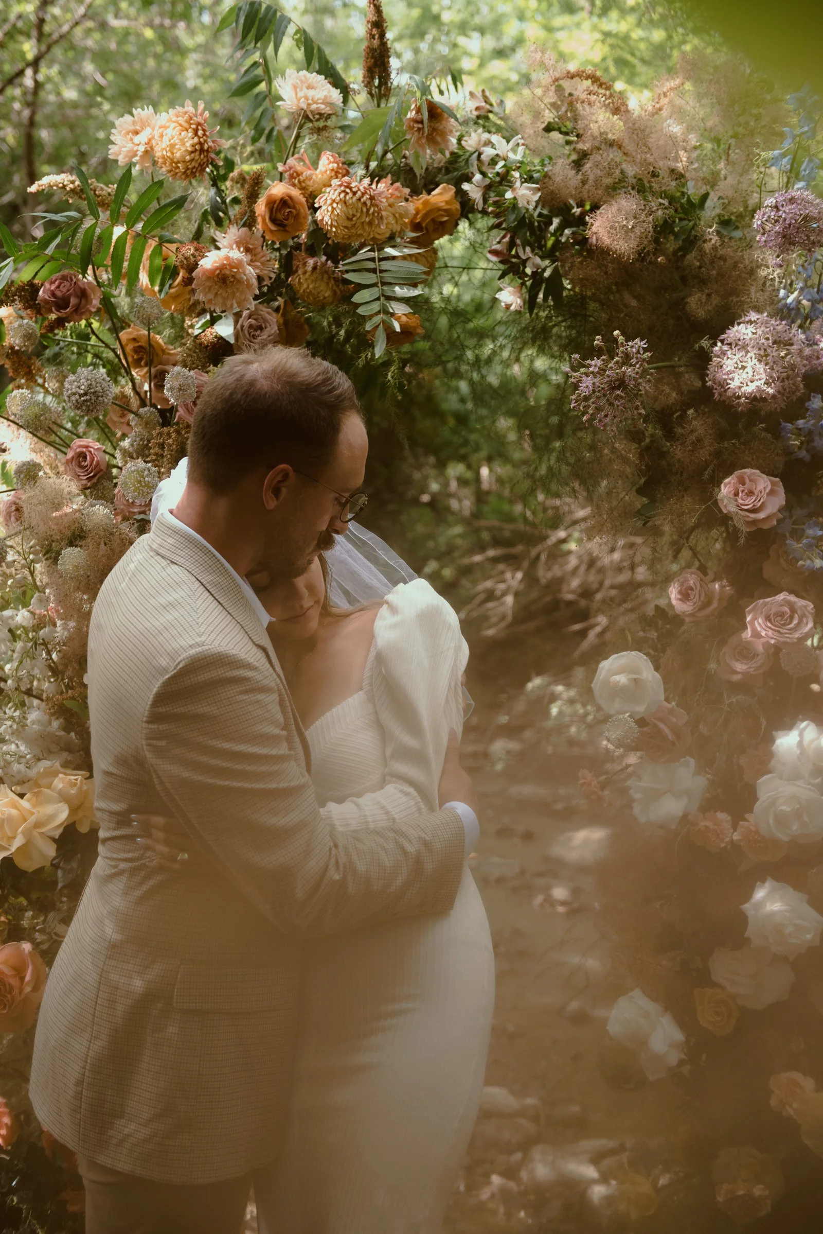 Destination-Elopement-Photographer-Vegas-Elopement-Vintage-Floral-Wedding-15.jpg