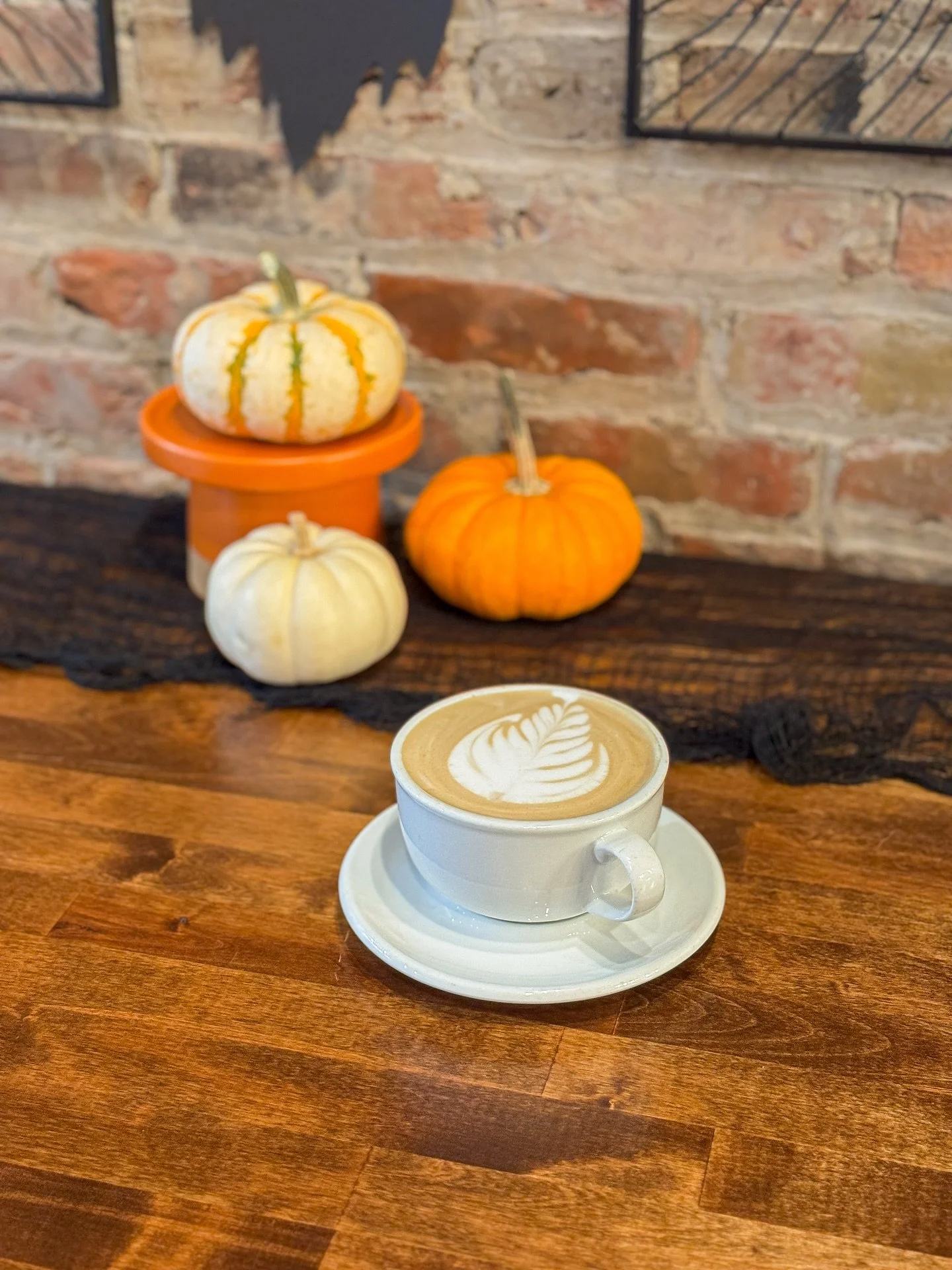 😍 We are staying open until 6pm tonight! We are also opening tomorrow, 10a-5pm! 

Come hang out and check out the @inkd.expression.arts Arts Fest happening inside of the Majestic!