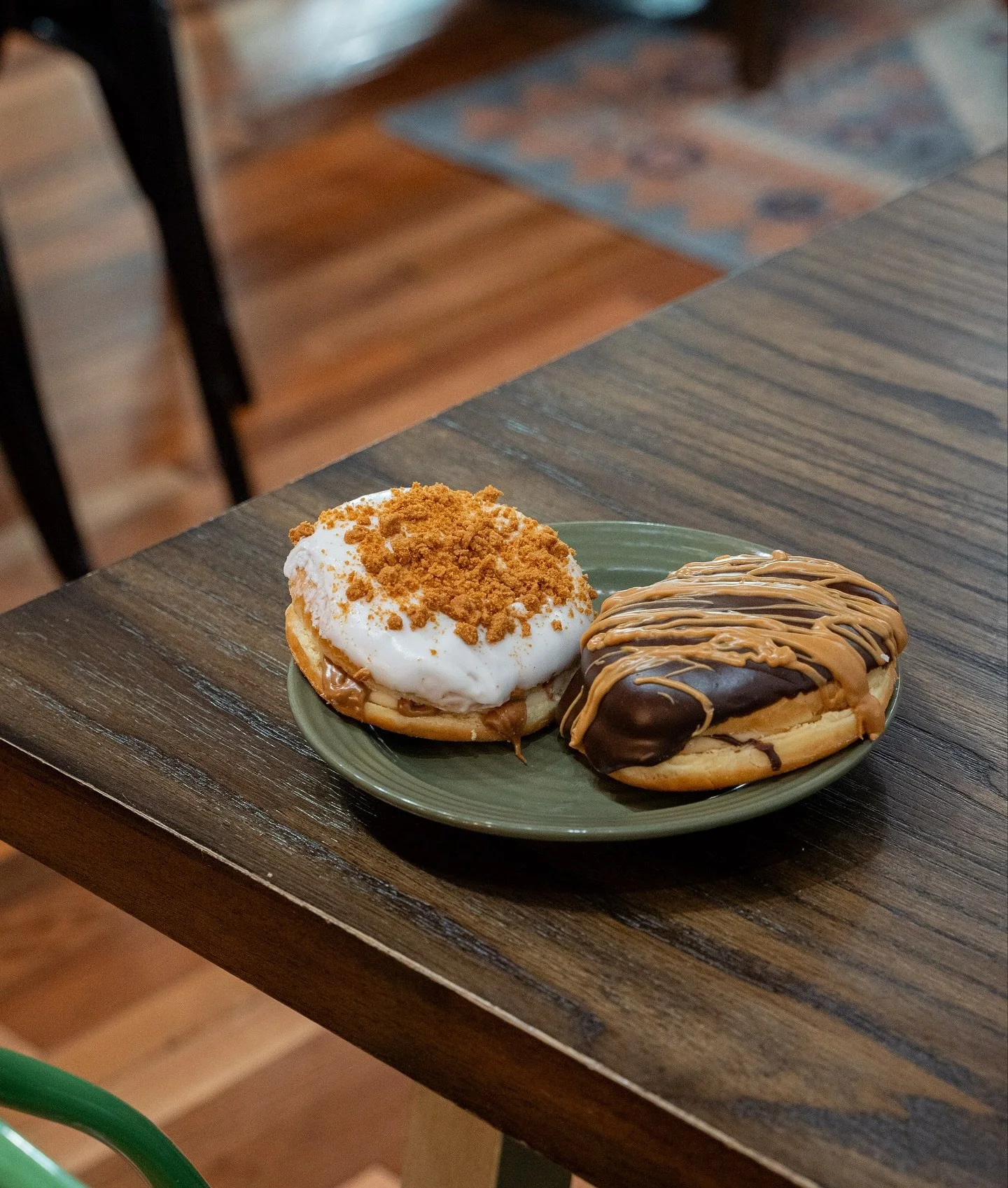Last chance to grab these donuts 😋

Chocolate Peanut Butter [ Yeast Shell + Peanut Butter Buttercream + Chocolate Dip + Peanut Butter Drizzle ]

Cookie Butter [ Yeast Shell + Vanilla Buttercream + Cookie Butter Drizzle ]