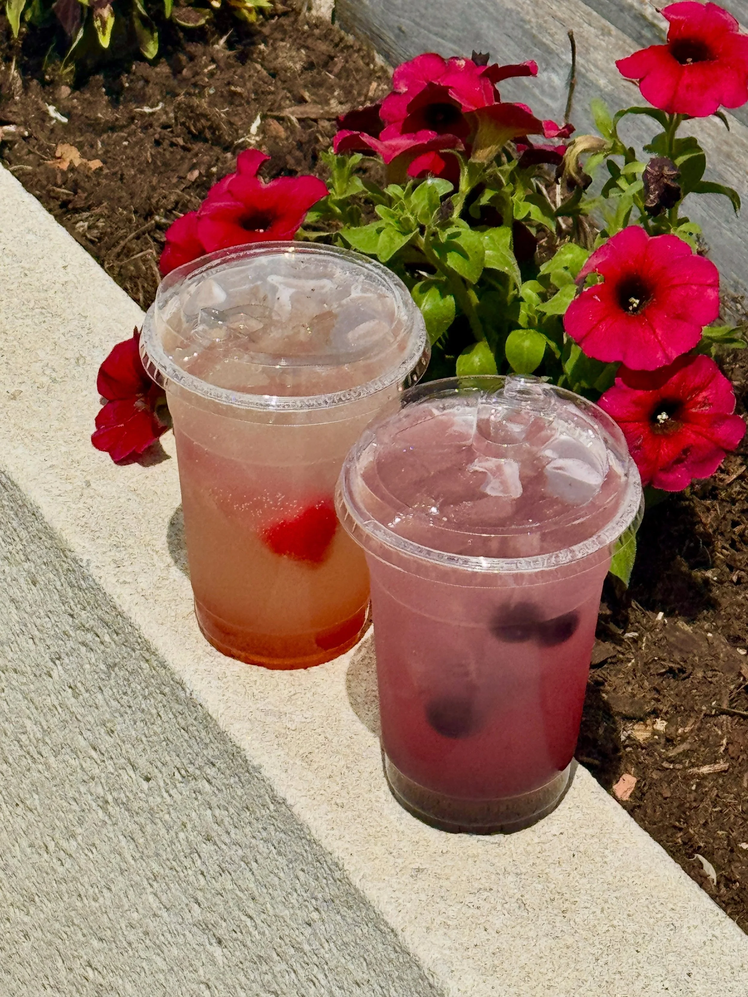 ☀️ Stop in and see us tonight at @downtownkankakee&rsquo;s Sunset Stroll! Happening right in front of The Majestic and Paramount Theatre - music, food, drinks, entertainment, classic cars, friends, dogs, bubbles, and lots of FUN!

Try our 2 specialty