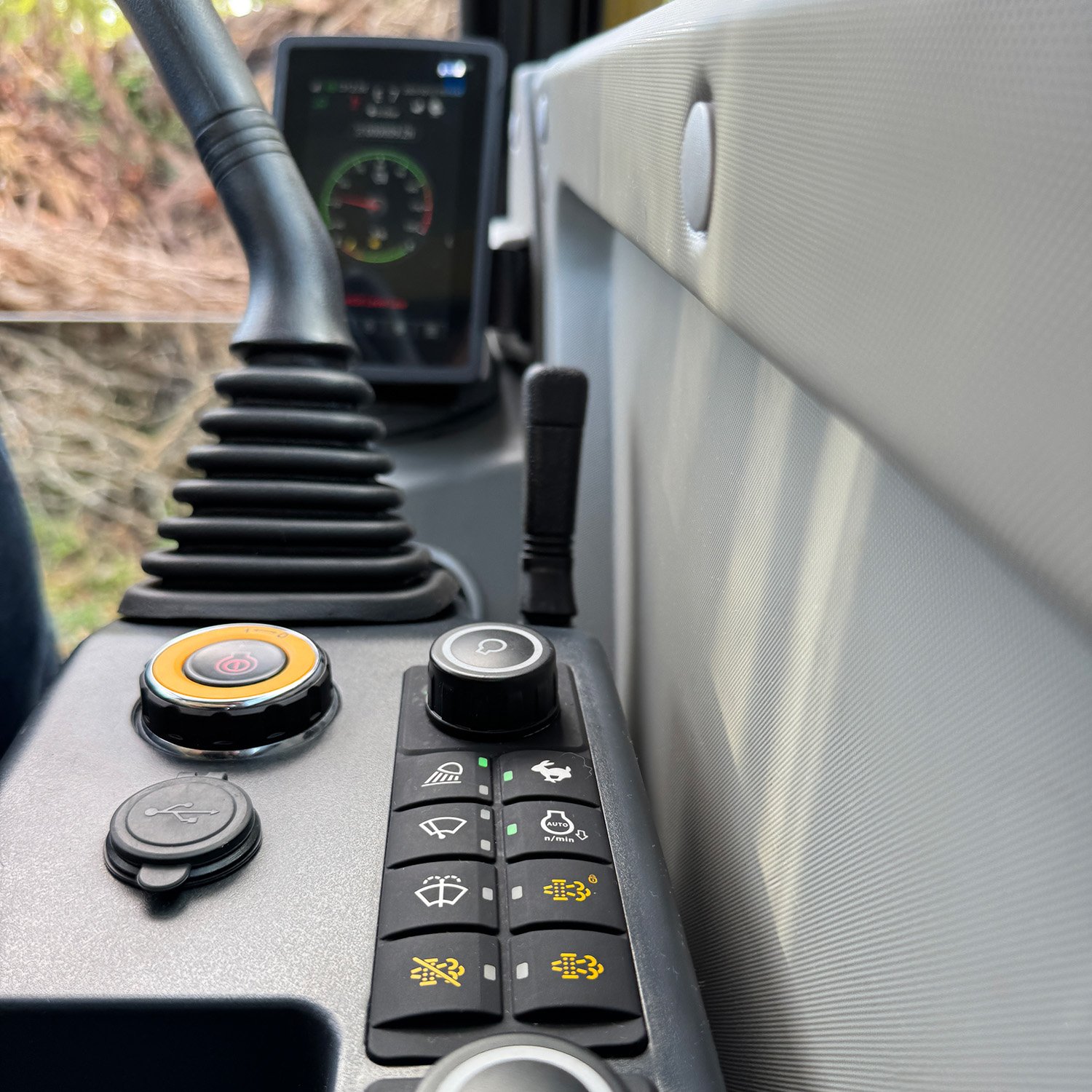 TZ80-dashboard-square.jpg