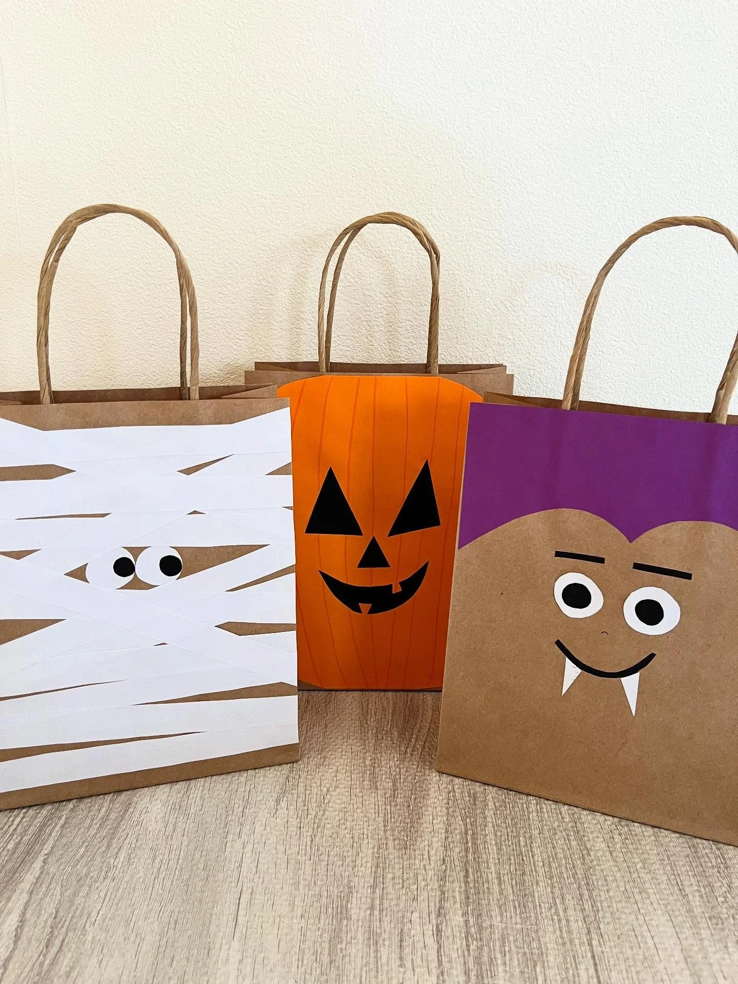 Halloween lesson 2025
ハロウィンレッスンが終わりました！
一年目だったのでいつものレッスン内での開催になりましたが、仮装をして来てくれた子ども達もいて、とても楽しい雰囲気でした🎃
レッスンの教室内もハロウィン仕様に👻　子ども達もみんな楽しんでくれていたようでした☺️
次はクリスマスイベント！みなさまお楽しみに🩷

#子ども英会話　#水戸市英会話　#ネイティブ英会話　#無料体験レッスン随時受付中 #楽しい英会話　#楽しく学ぶ英会話　#新規生徒募集中 #外国人英会話講師 