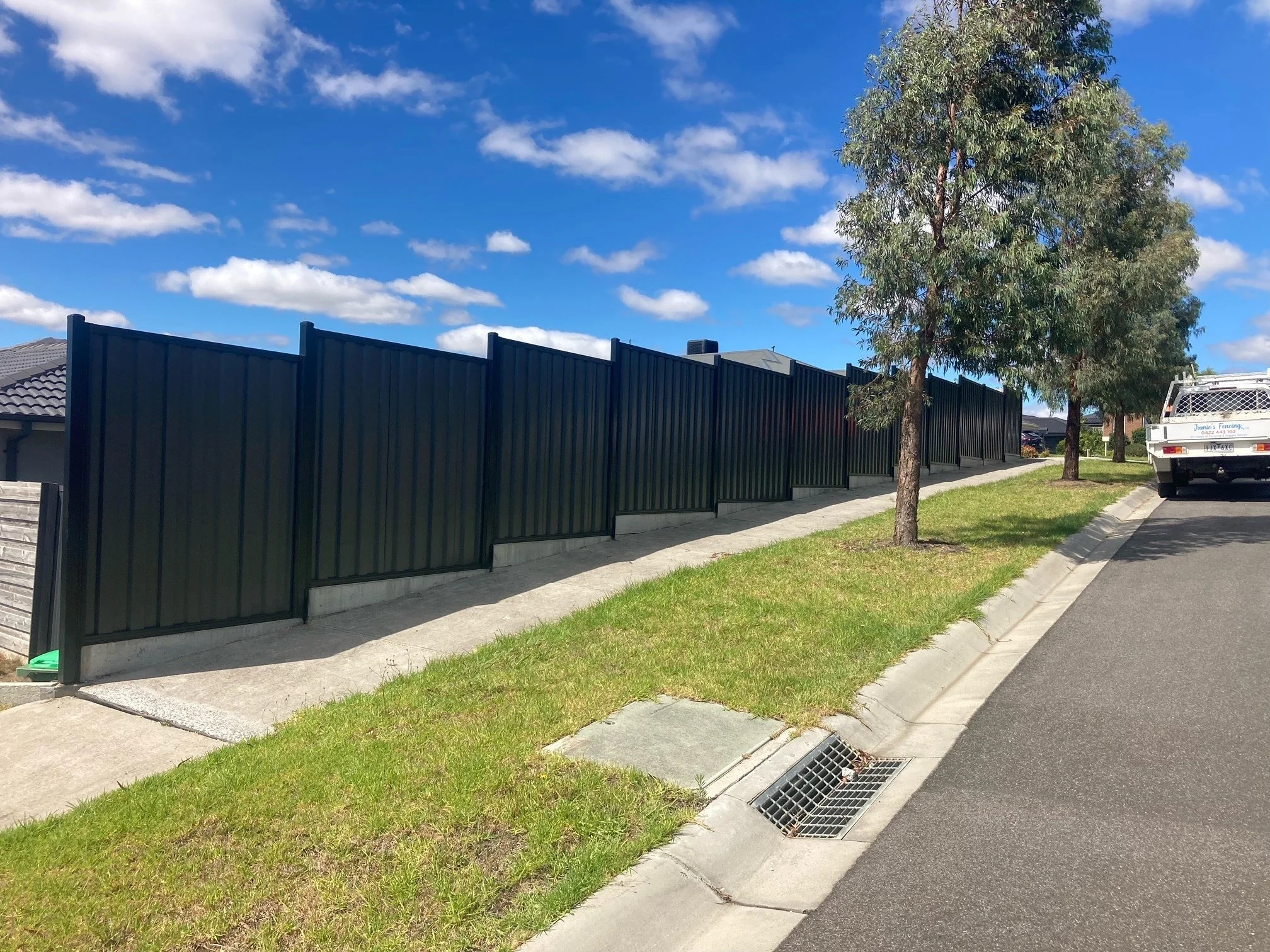 Stepped-Colorbond-Boundary-fence-on-top-of-Concrete-Sleepers.-Pakenham.jpg