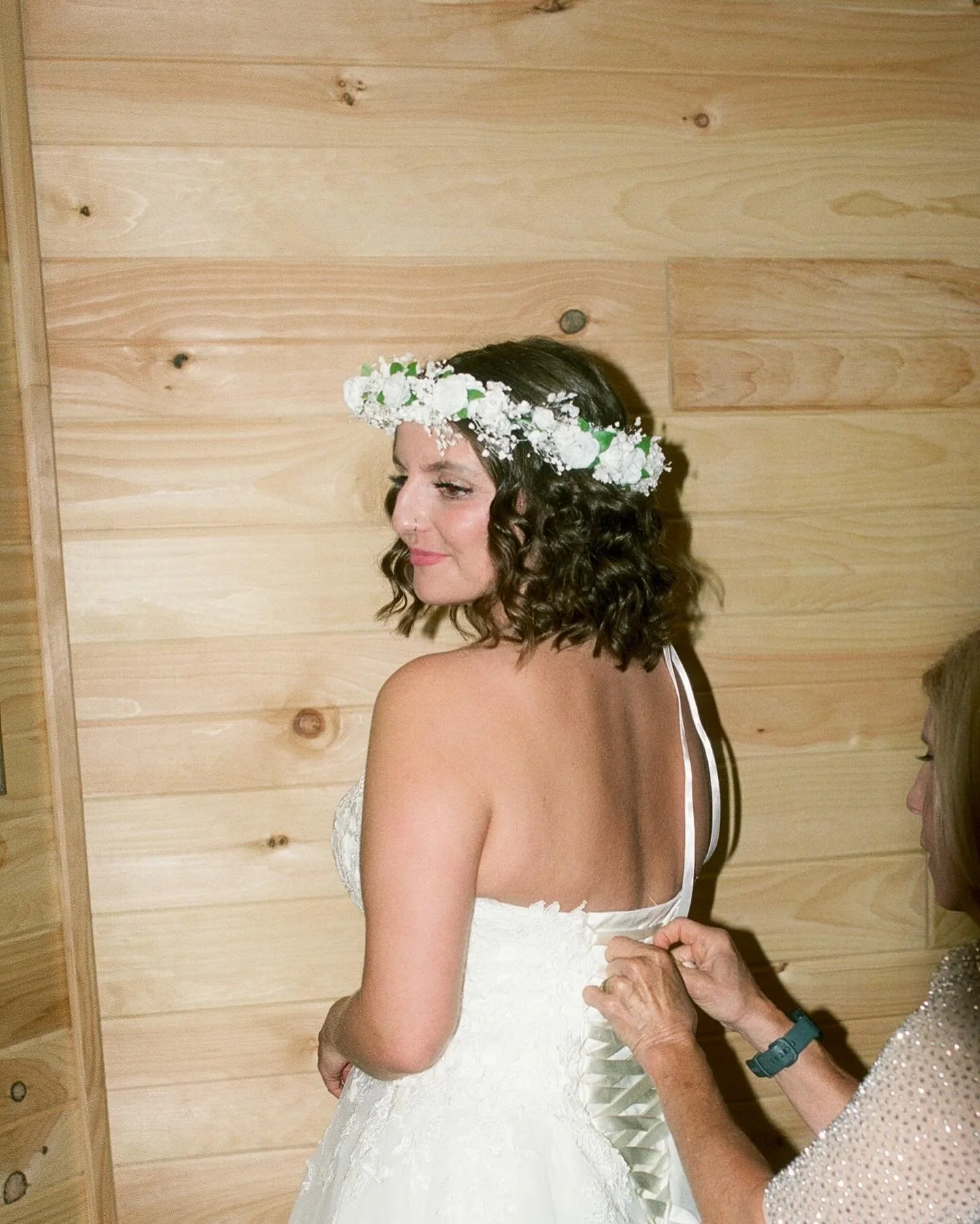 Spent the weekend leading up to Ash &amp; Jack&rsquo;s wedding on a campground with them and their close friends and family in the boondocks of Wisconsin. Yes the boondocks. 

I have weak knees for celebrating love, but it&rsquo;s hard to deny that w