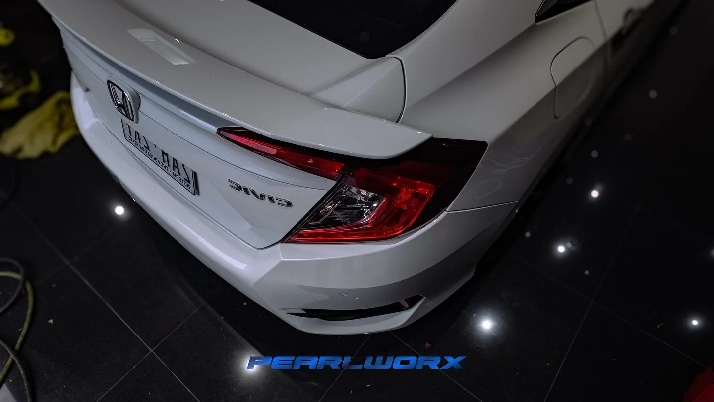 2018 CIVIC RS 🚗✨ 

Back from a lil break, we&rsquo;re kicking things off with this Civic, booked in for a complete interior + exterior package! The interior panels were left spotless, and coated with our restorative treatment, enhancing its original