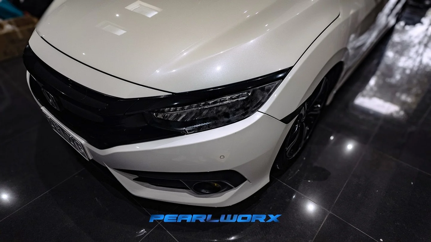 2018 CIVIC RS 🚗✨ 

Back from a lil break, we&rsquo;re kicking things off with this Civic, booked in for a complete interior + exterior package! The interior panels were left spotless, and coated with our restorative treatment, enhancing its original