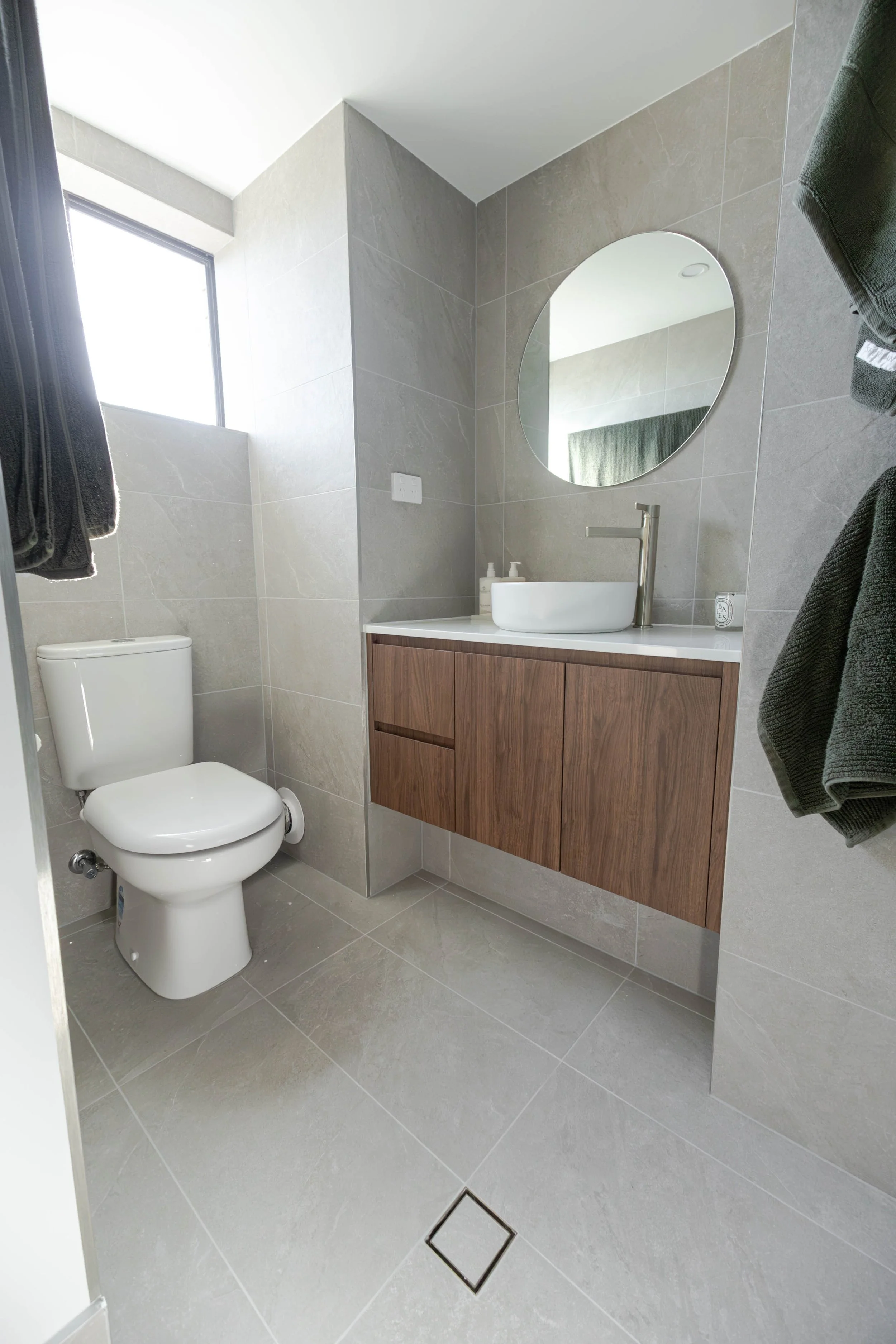 Woolloowin Bathroom