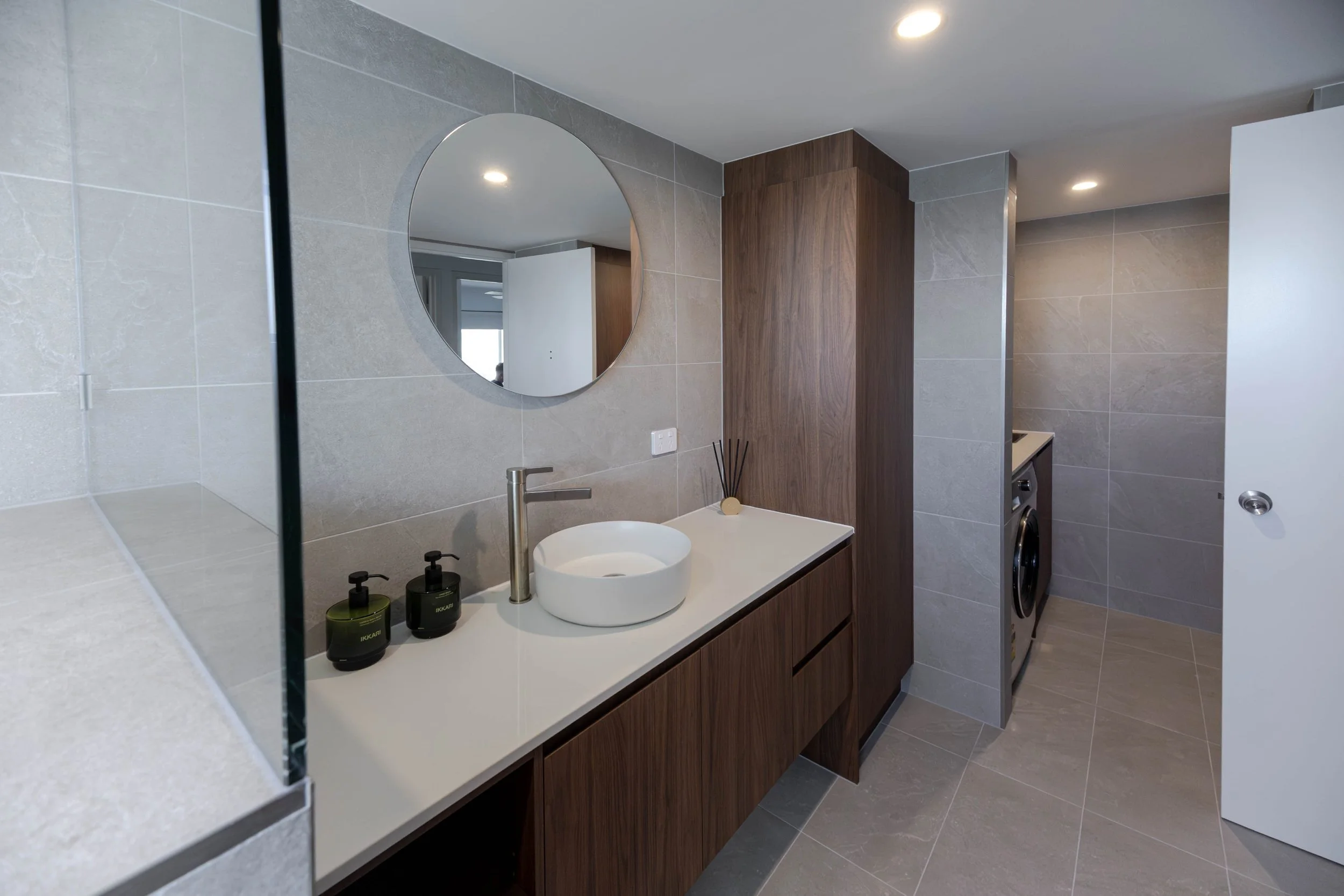 Woolloowin Bathroom