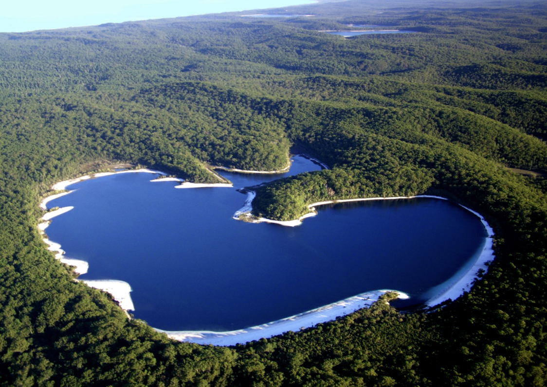 Lake McKenzie.png