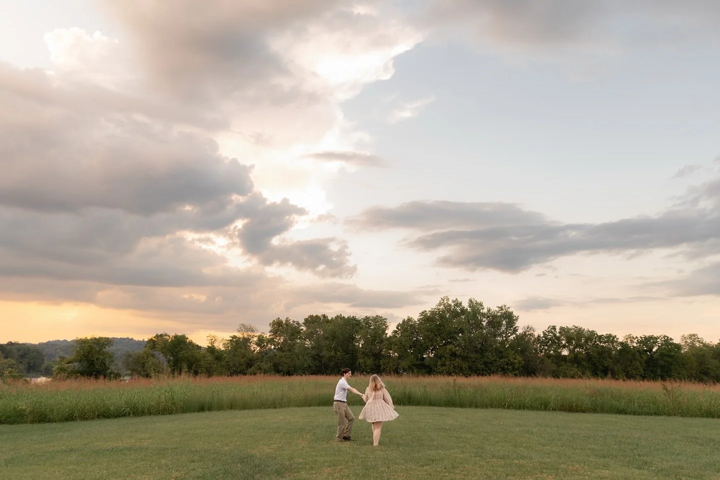 Posting these 2 again because I&rsquo;m obsessed with them and the beautiful sky Jesus gave us during their proposal!!! 💛
&bull;
&bull;
&bull;
Knoxville Photographer | East Tennessee Photographer I Knoxville Couples Photographer | East TN Portrait P