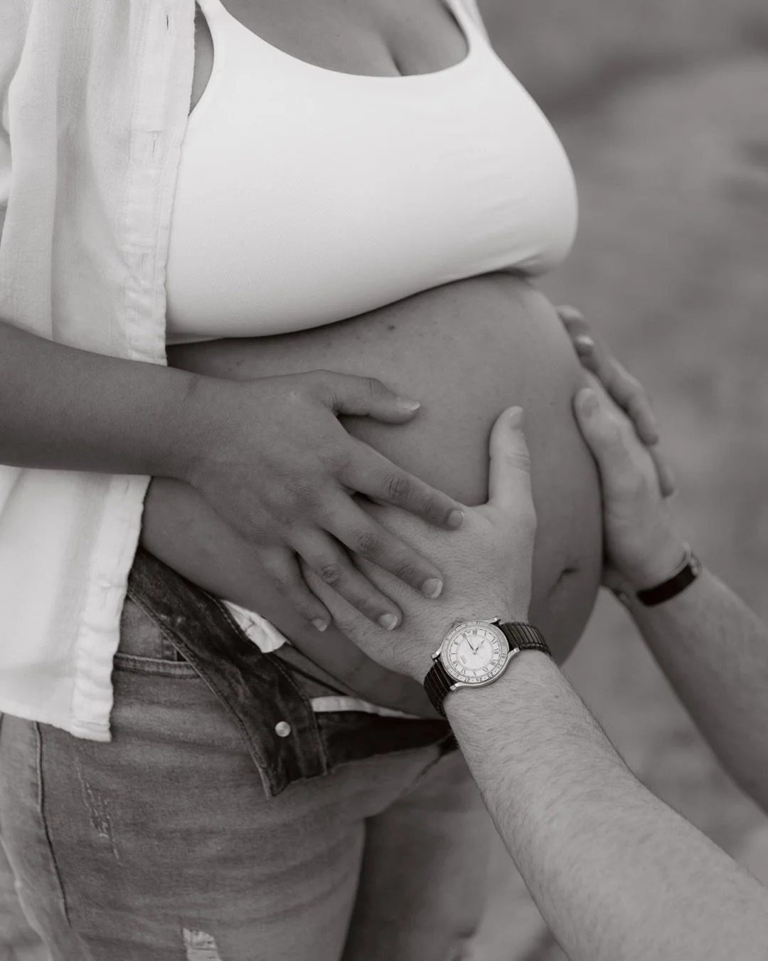 A few B&amp;W&rsquo;s from my fav ever maternity session 🤍🖤

#knoxvillephotographer