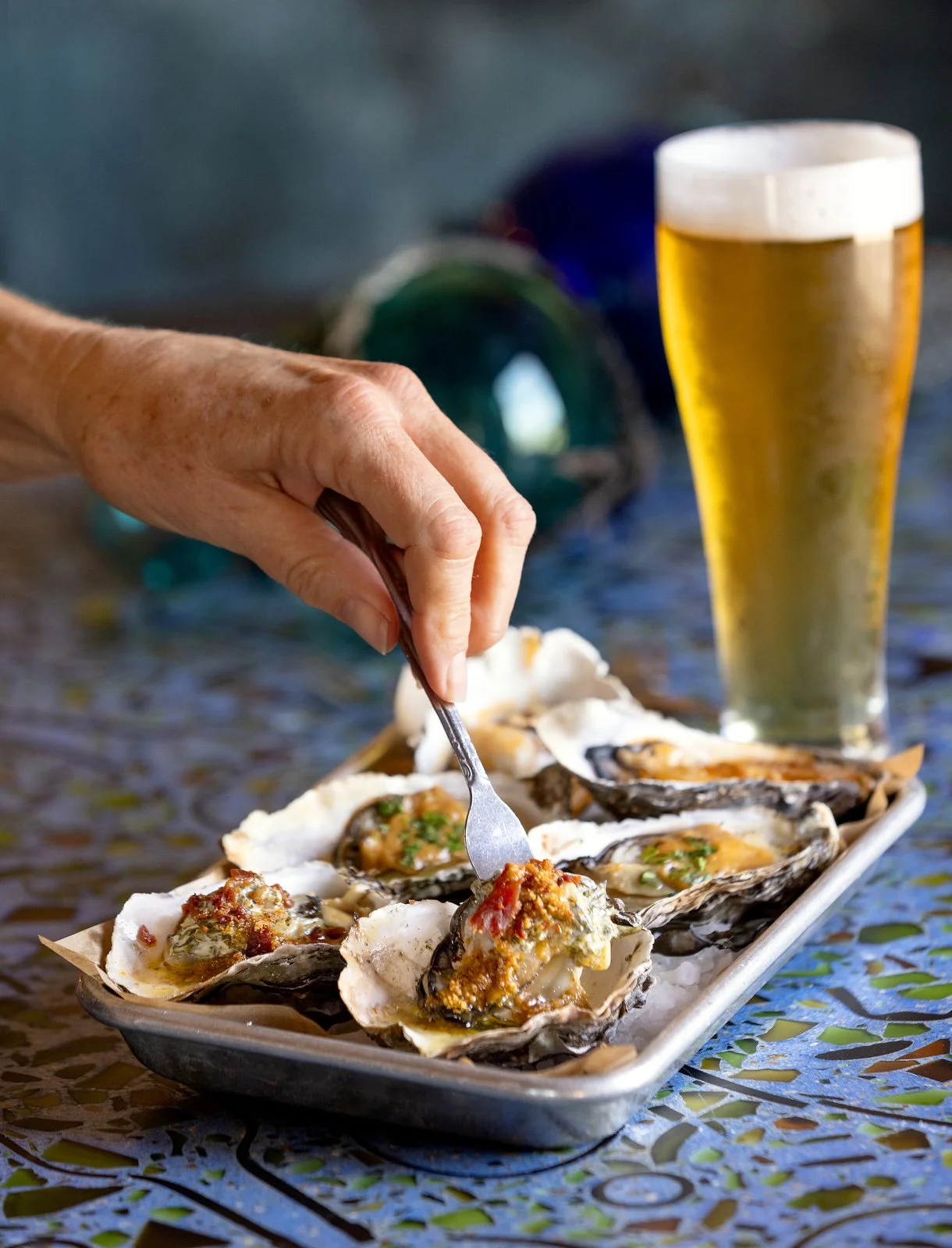 jb0310_oysterfellas_001.jpg