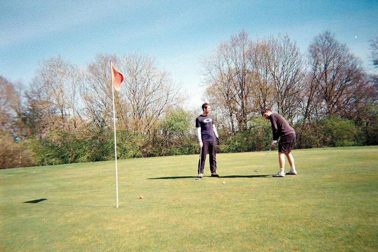 How to Find People to Play Golf With (Without Joining a Club)