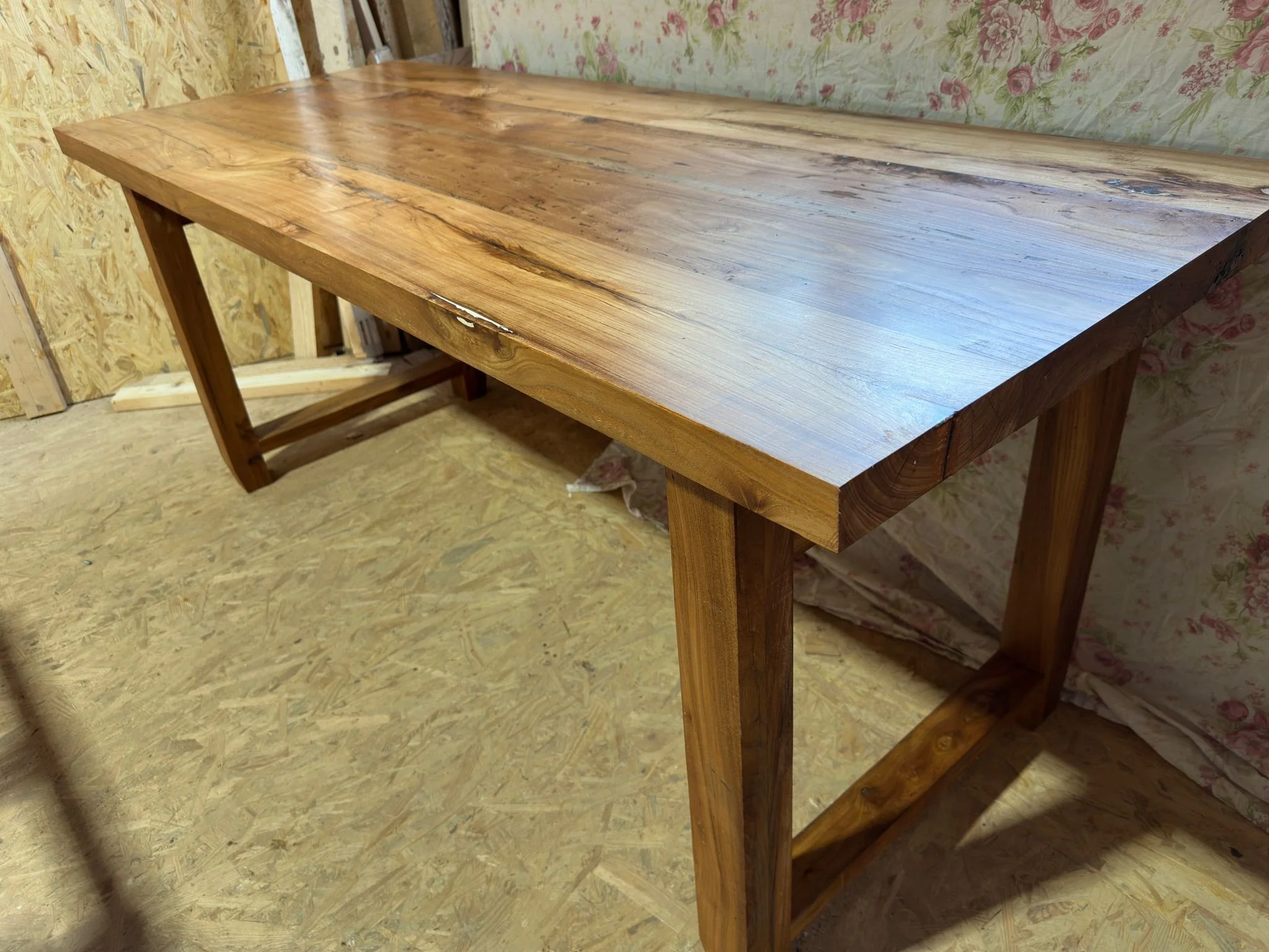 Tavolo in legno di Olmo