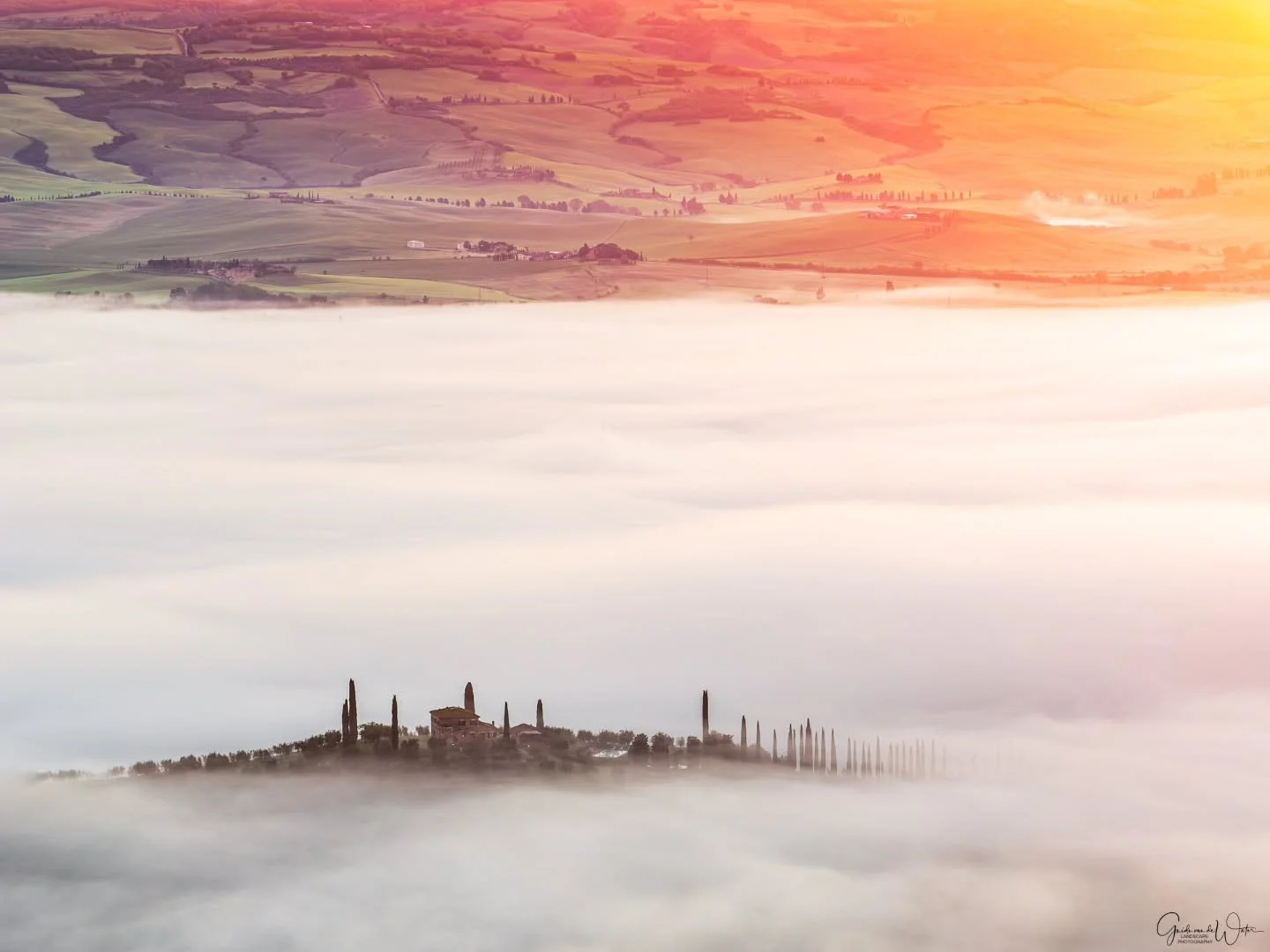 Tuscany in clouds, One of my favourite images from my trip to italy. Follow me on YouTube for more inspirational videos. Link in my bio. OM System OM-1 mkii 8-25 f4 pro, 170 mm, f8, iso 200, 1/50s
#omdigitalsolutions 
#omsystemcameras 
#omsystemambas