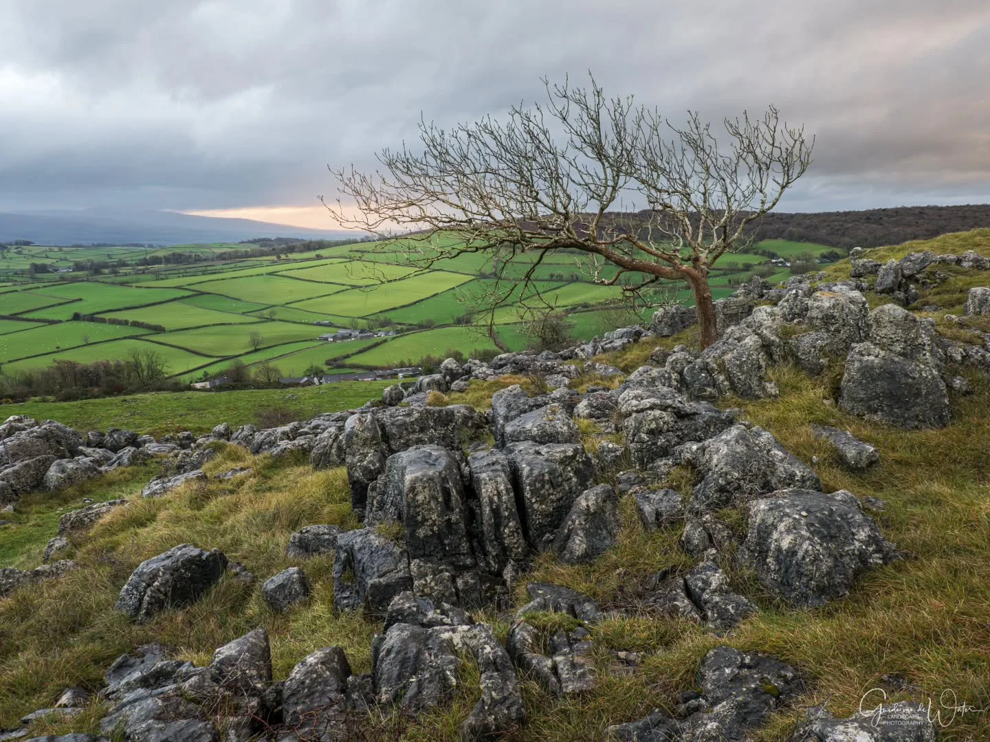 Captured in the Lake District. Watch my YouTube channel to see how I captured this image on location. Link to the channel in my bio! OM System OM-1 mkii, 
30mm, iso1250, f8, 1/125s
@omsystem.cameras 
@olympusnederland 
@omsystem.de 
@omsystem.generat