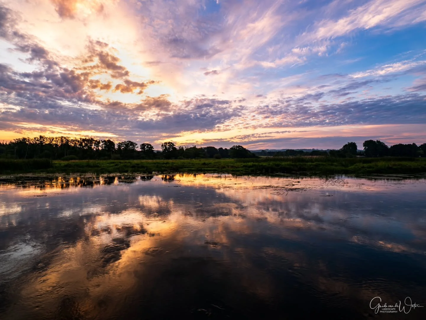 Sometimes its all about enjoying the moment. Watch my YouTube videos to see how I captured all my image on location. Link to my YouTube channel in the bio. OM system OM-1 MKII, 8-25 f4 PRO, 8MM, F7.1, ISO200, 1/20S
#omsystem 
#cameranu_nl 
#hollandgr