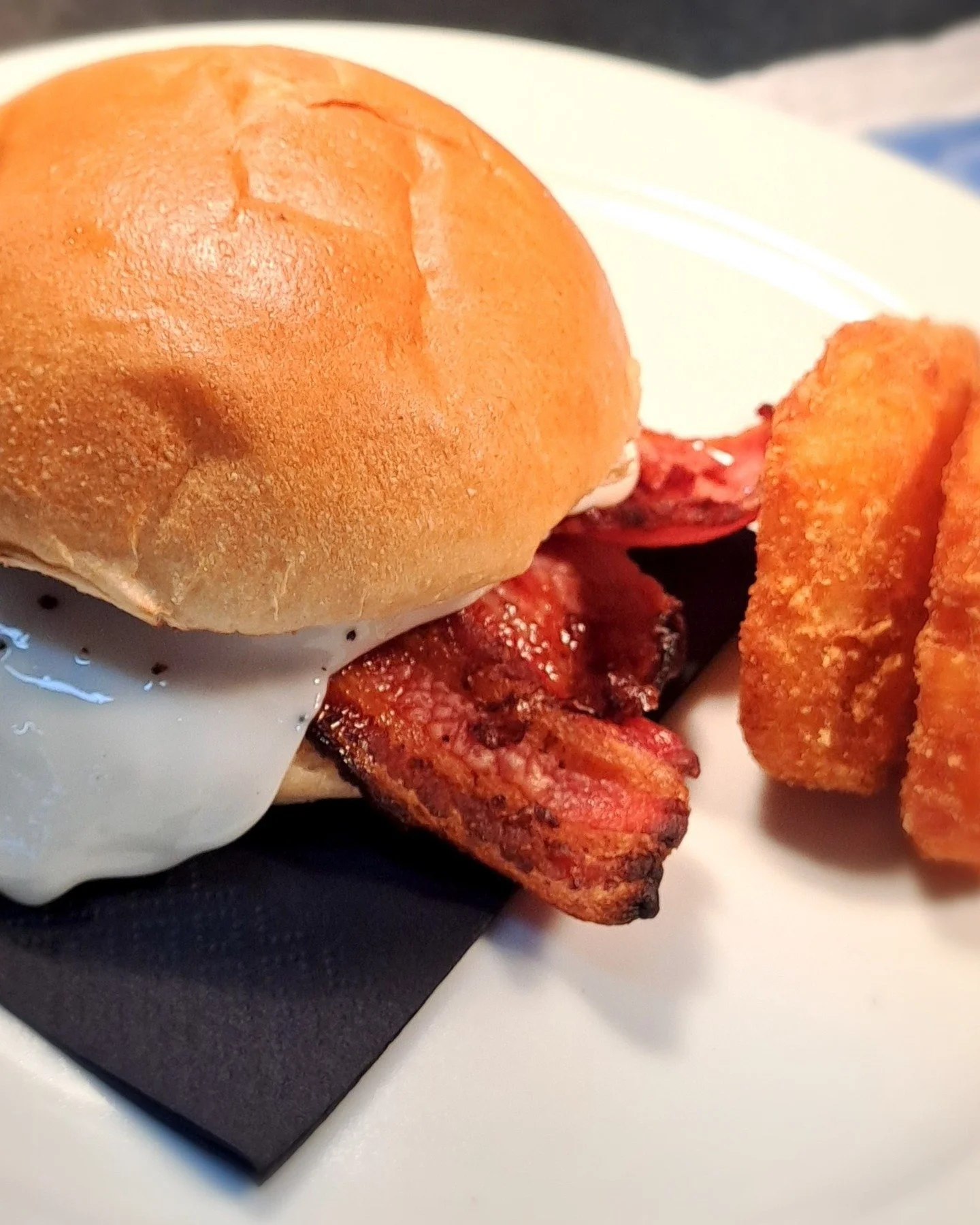 Want to start your day off with a great meal plus tea or coffee? Then stop over for breakfast at the White Horse restaurant, 7am-11am Monday-Saturday, 7am-10am Sunday. 

Whether it&rsquo;s a simple sausage or bacon bap, or a traditional full English,