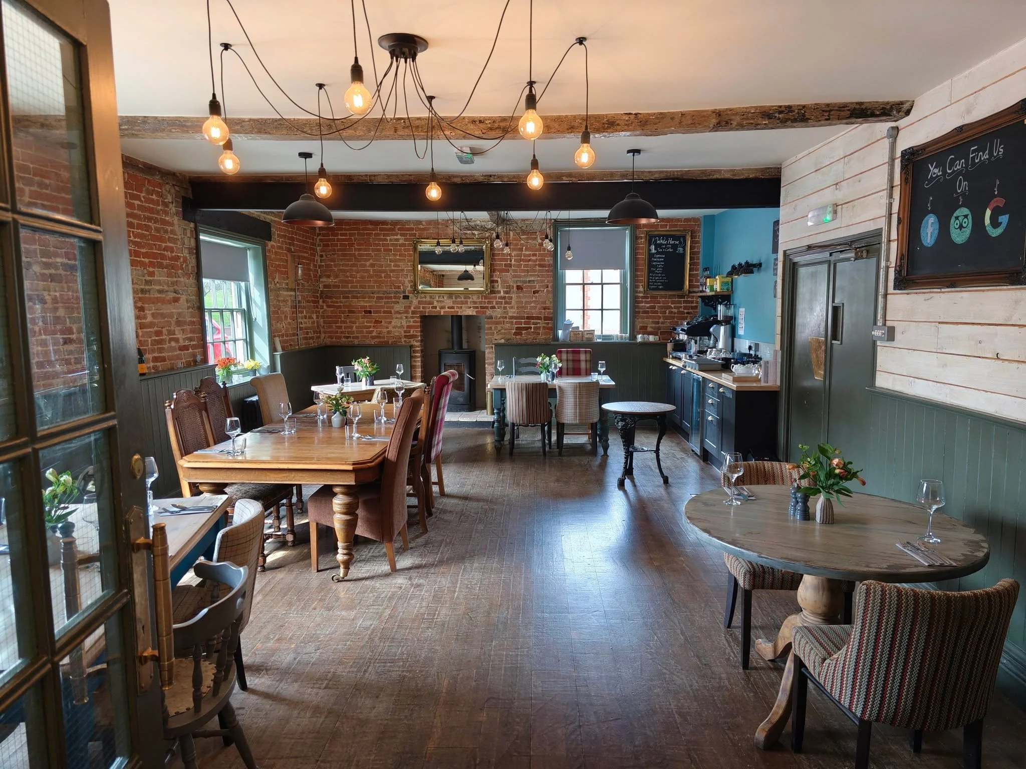 Starting this Monday 13th, we're pleased to announce our kitchen will open again for lunch service Wednesday through Saturday 12-2pm. 

📌OAP specials will be available every Wednesday and Thursday lunch alongside the normal menu. 

📌Service continu