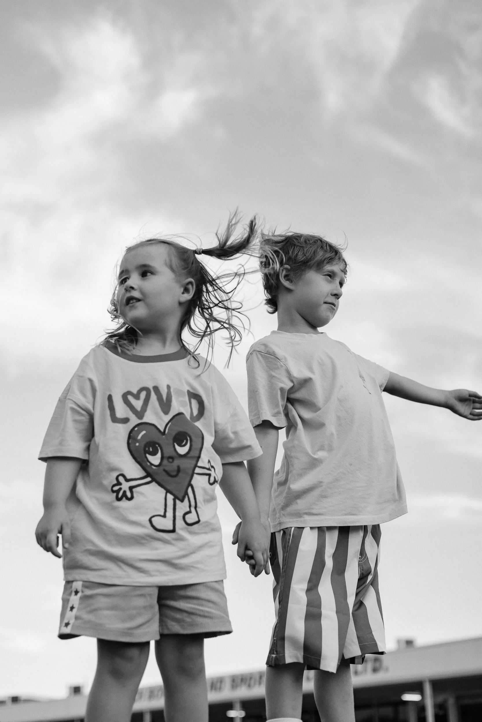 Candid family photography along the streets of Merewether Newcastle by Daina Marie Photography