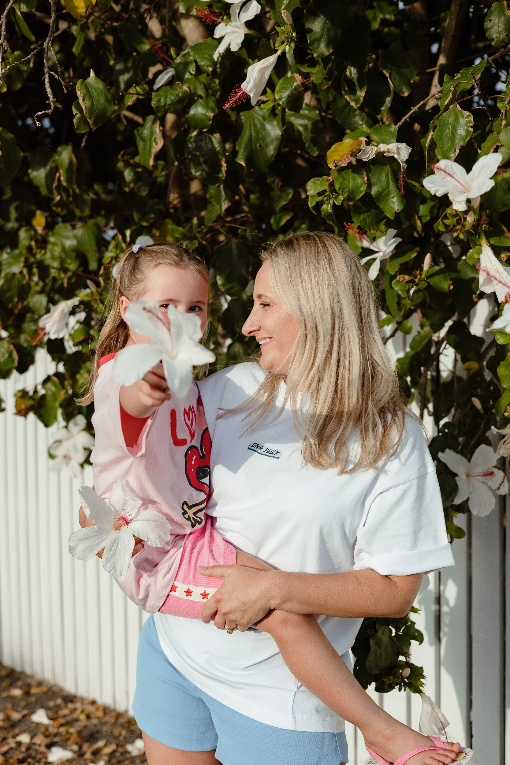 Candid family photography along the streets of Merewether Newcastle by Daina Marie Photography
