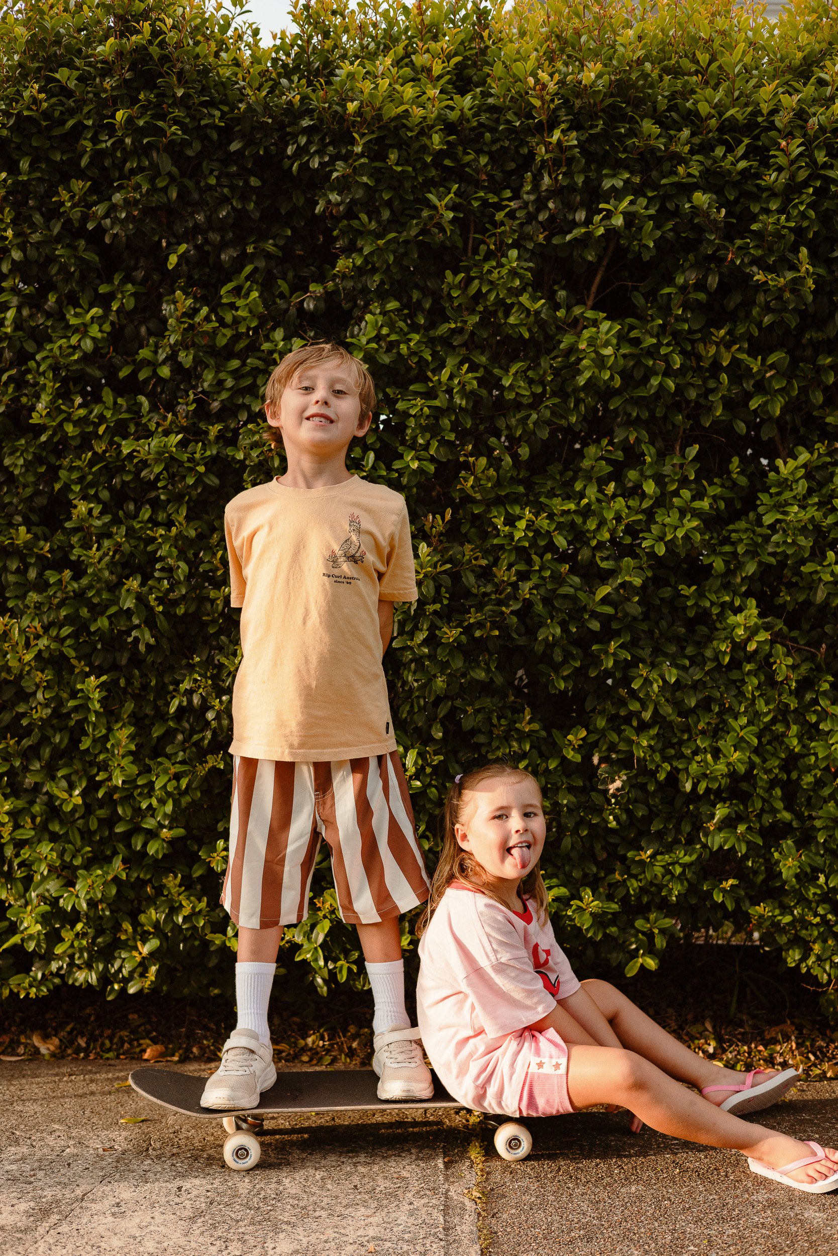 Candid family photography along the streets of Merewether Newcastle by Daina Marie Photography