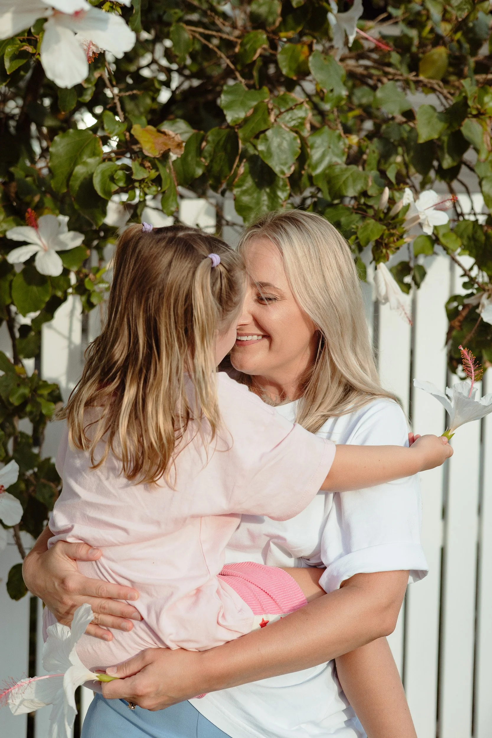 Newcastle documentary family photographer captures the Butcher family at Merewether Beach