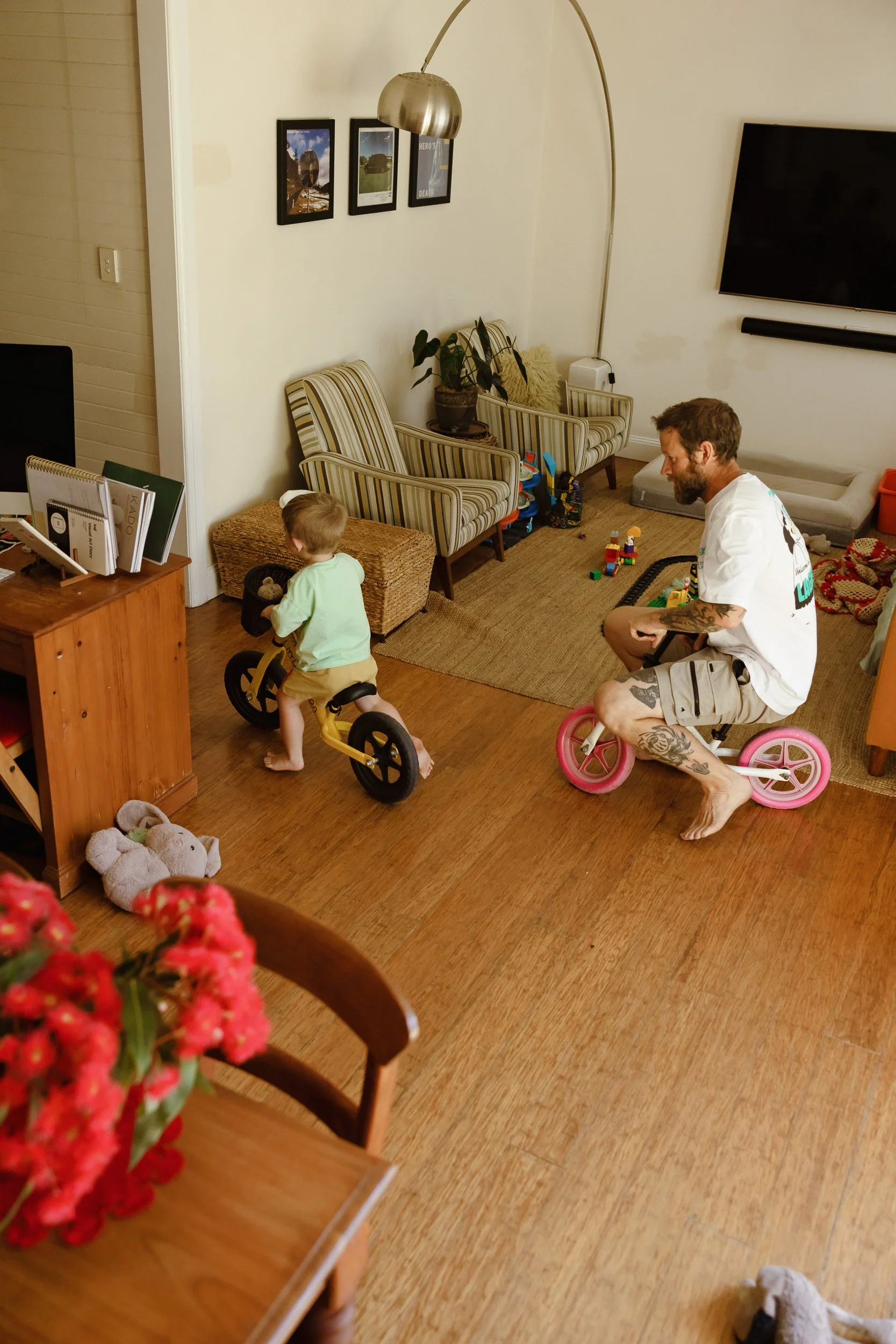 Newcastle in-home documentary family photographer captures the Woollam family at home