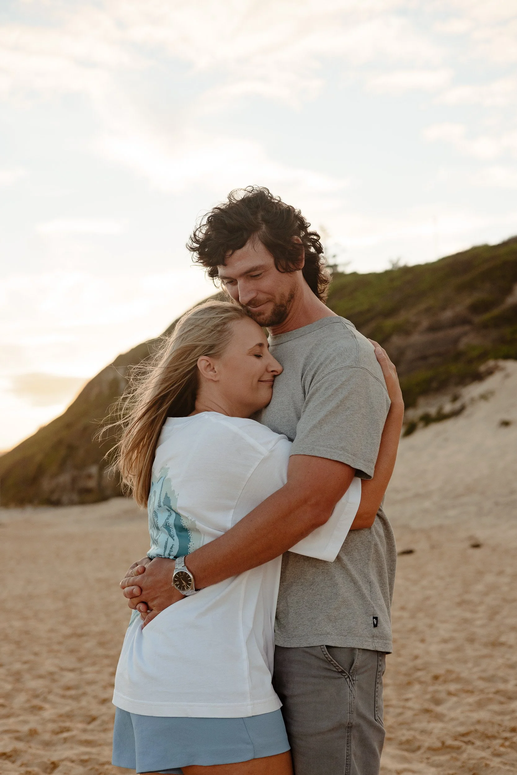 Newcastle documentary family photographer captures the Butcher family at Merewether Beach