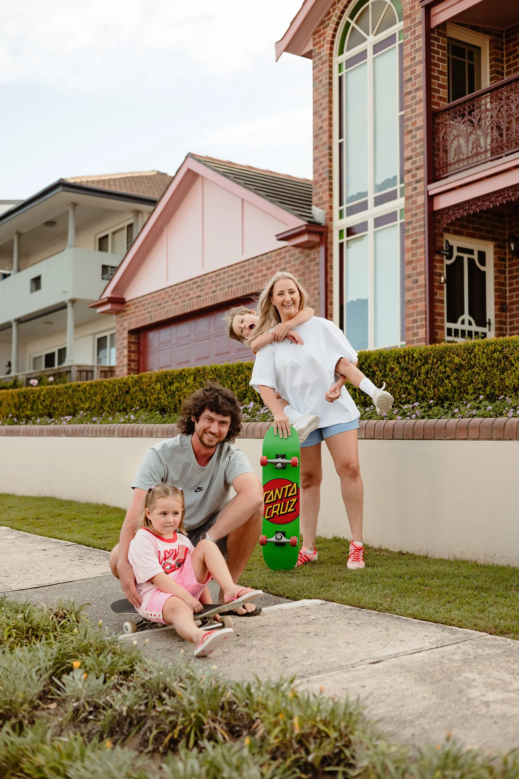 Candid family photography along the streets of Merewether Newcastle by Daina Marie Photography