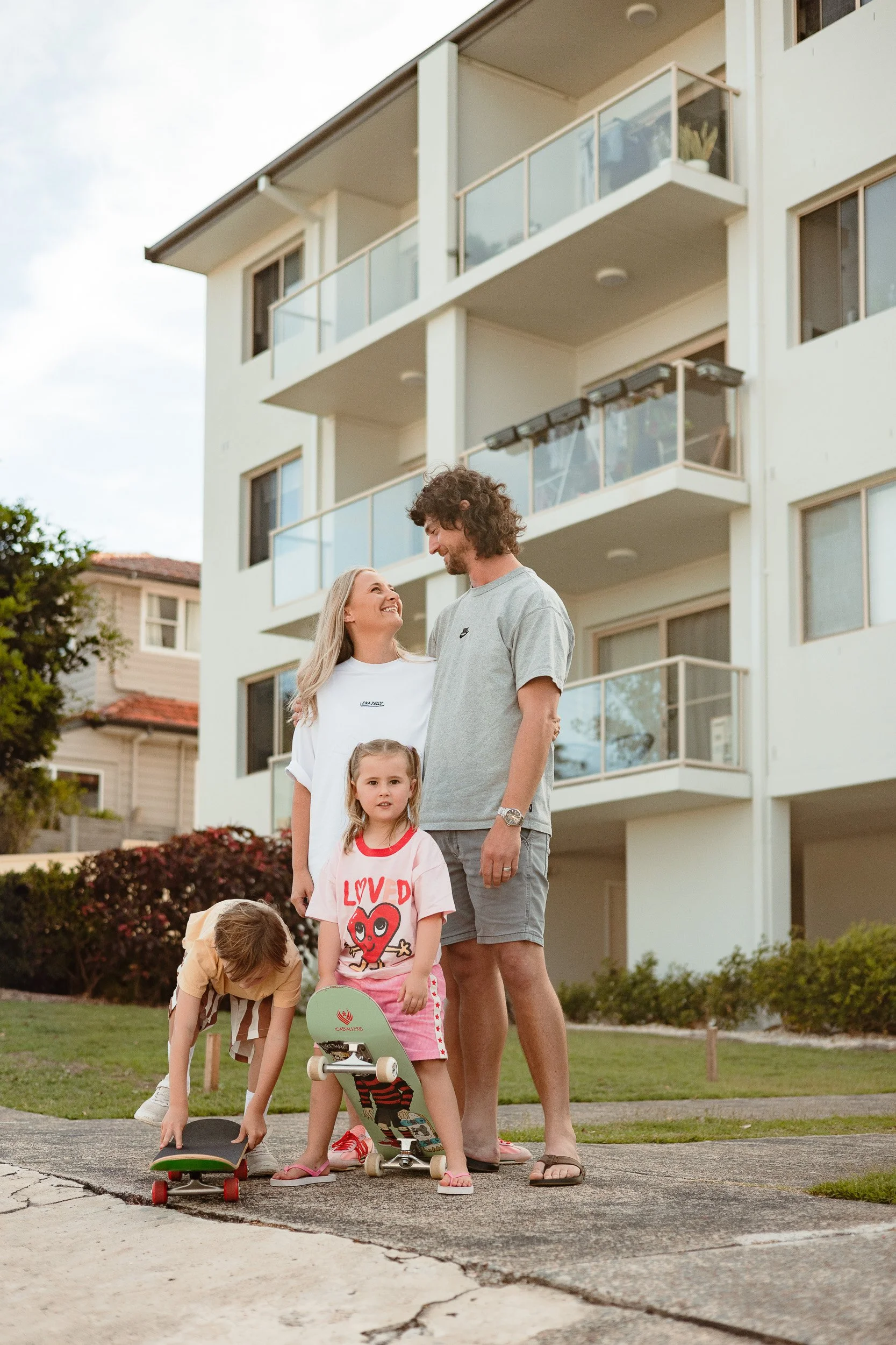 Candid family photography along the streets of Merewether Newcastle by Daina Marie Photography